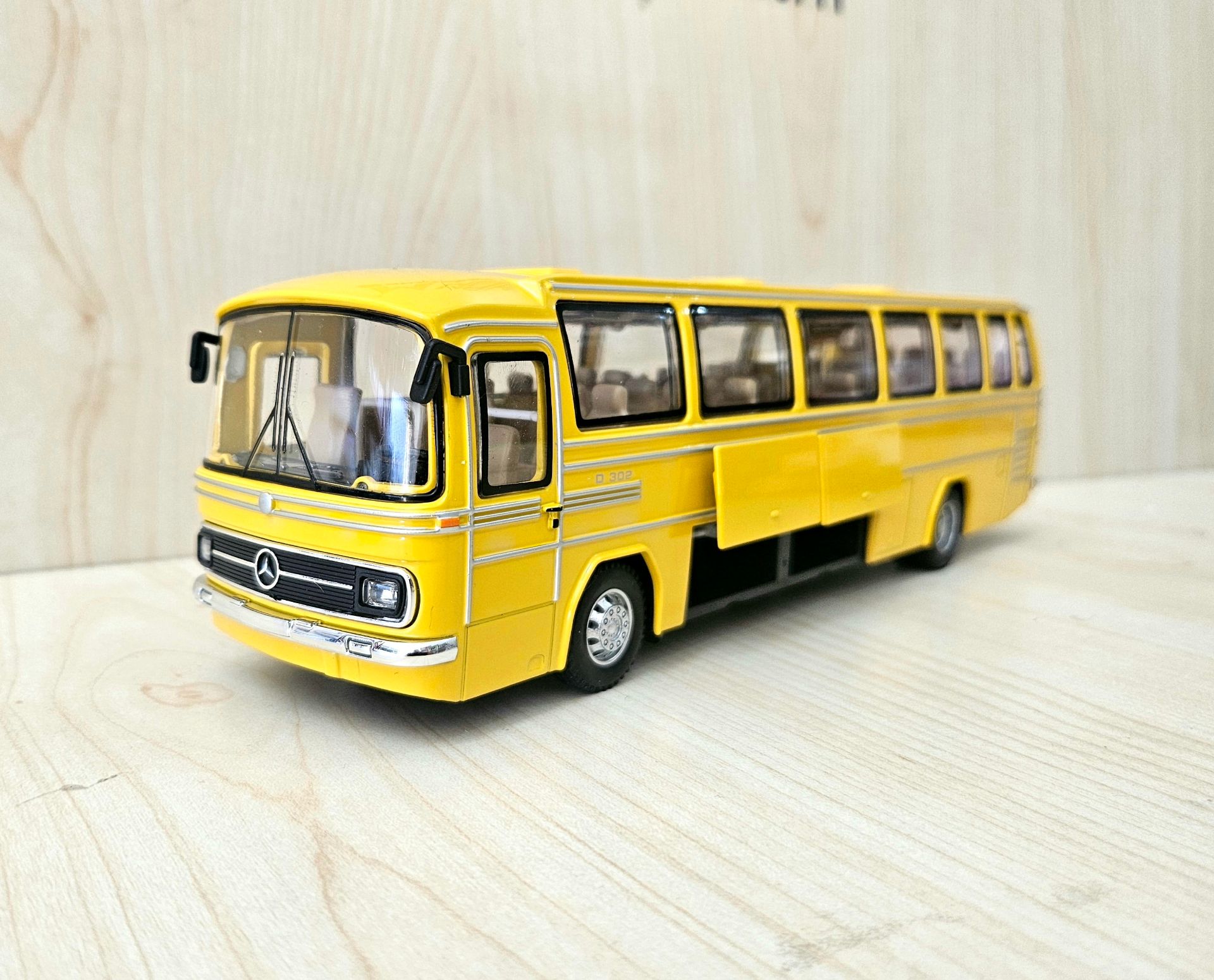 1/43 MERCEDES BENZ O302 OTOBÜS MAKETİ SARI