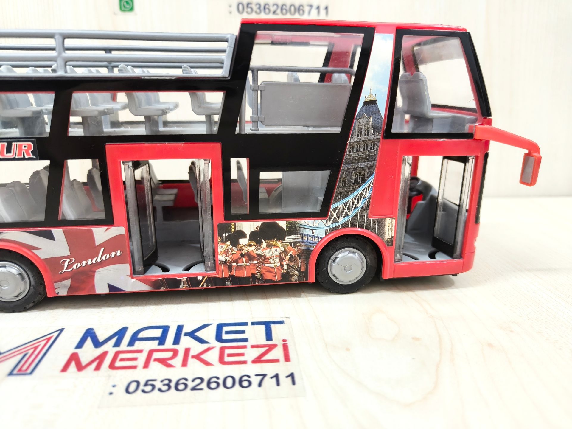 1/43 KIRMIZI ÇİFT KATLI ÜSTÜ AÇIK OTOBÜS MAKETİ