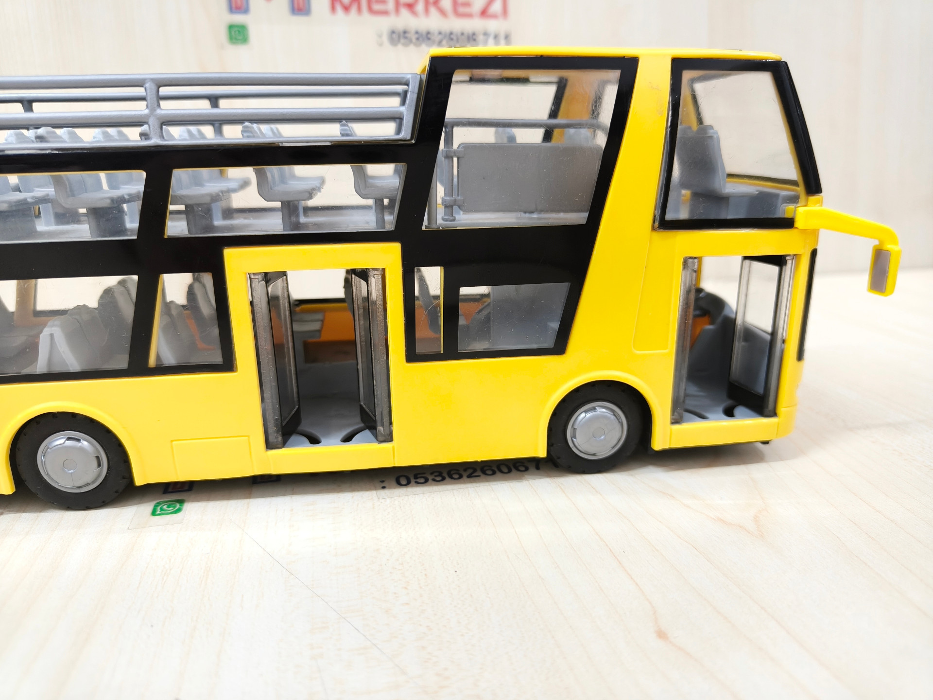 1/43 SARI ÇİFT KATLI ÜSTÜ AÇIK OTOBÜS MAKETİ