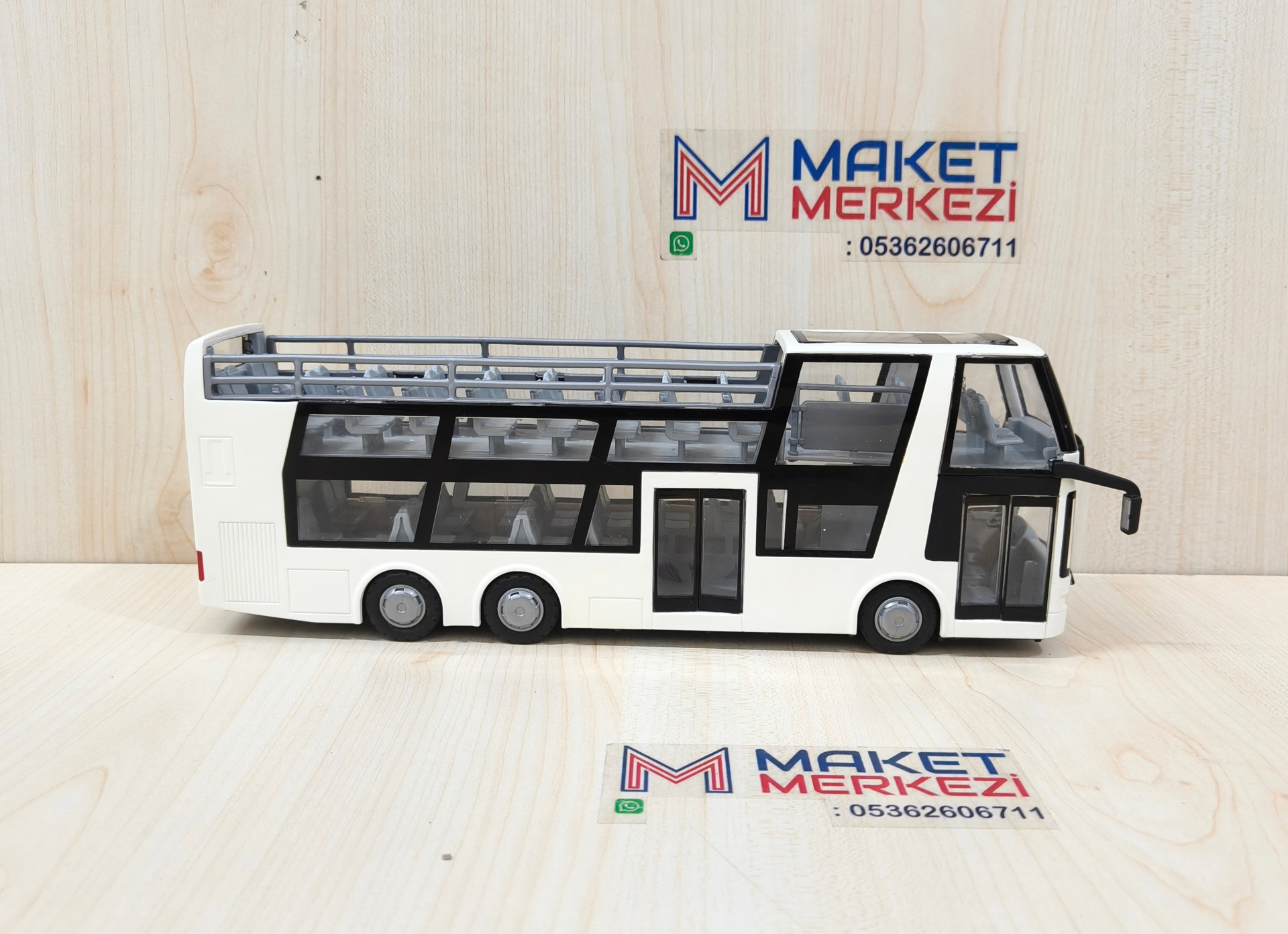 1/43 BEYAZ ÇİFT KATLI ÜSTÜ AÇIK OTOBÜS MAKETİ