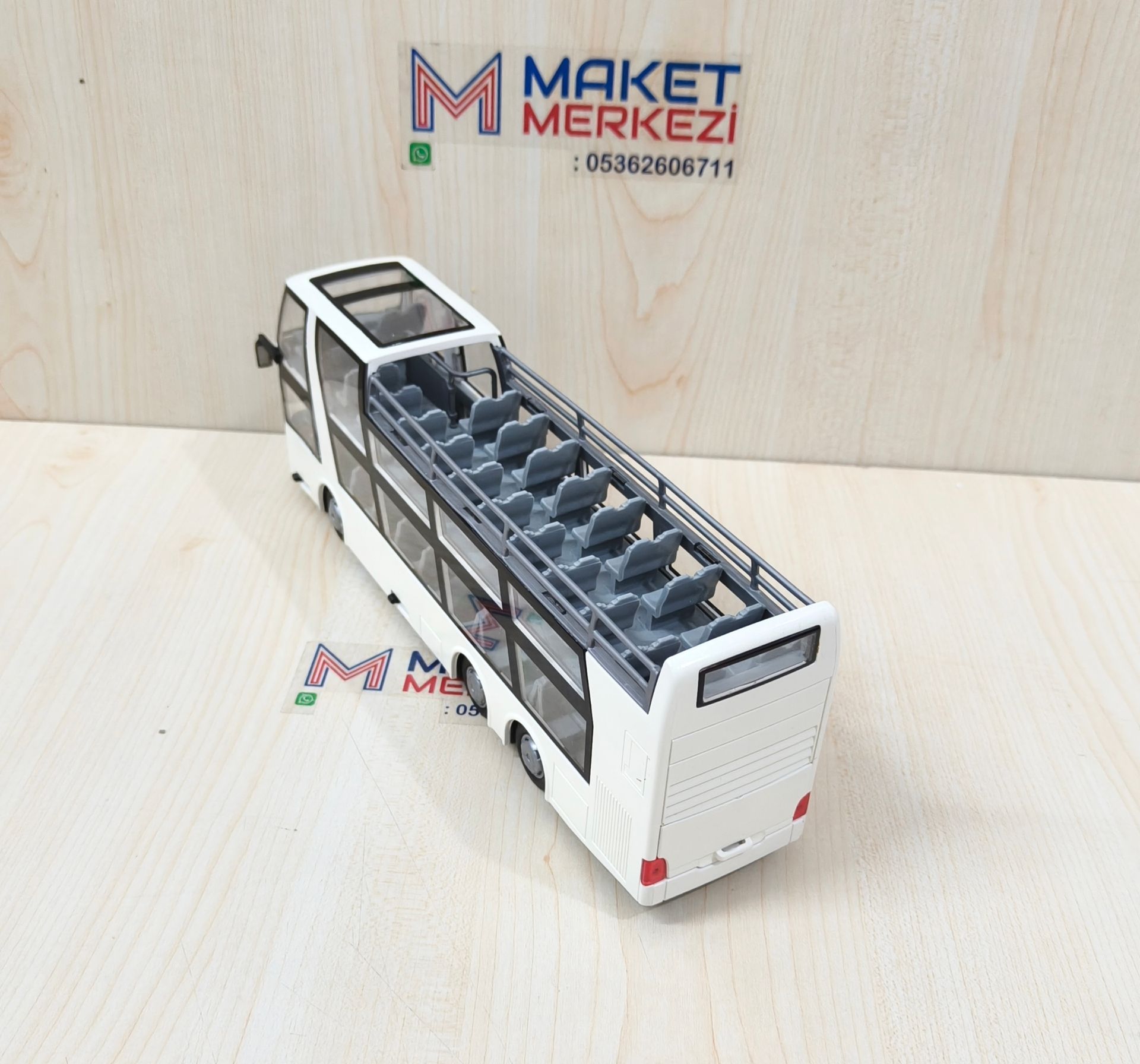 1/43 BEYAZ ÇİFT KATLI ÜSTÜ AÇIK OTOBÜS MAKETİ