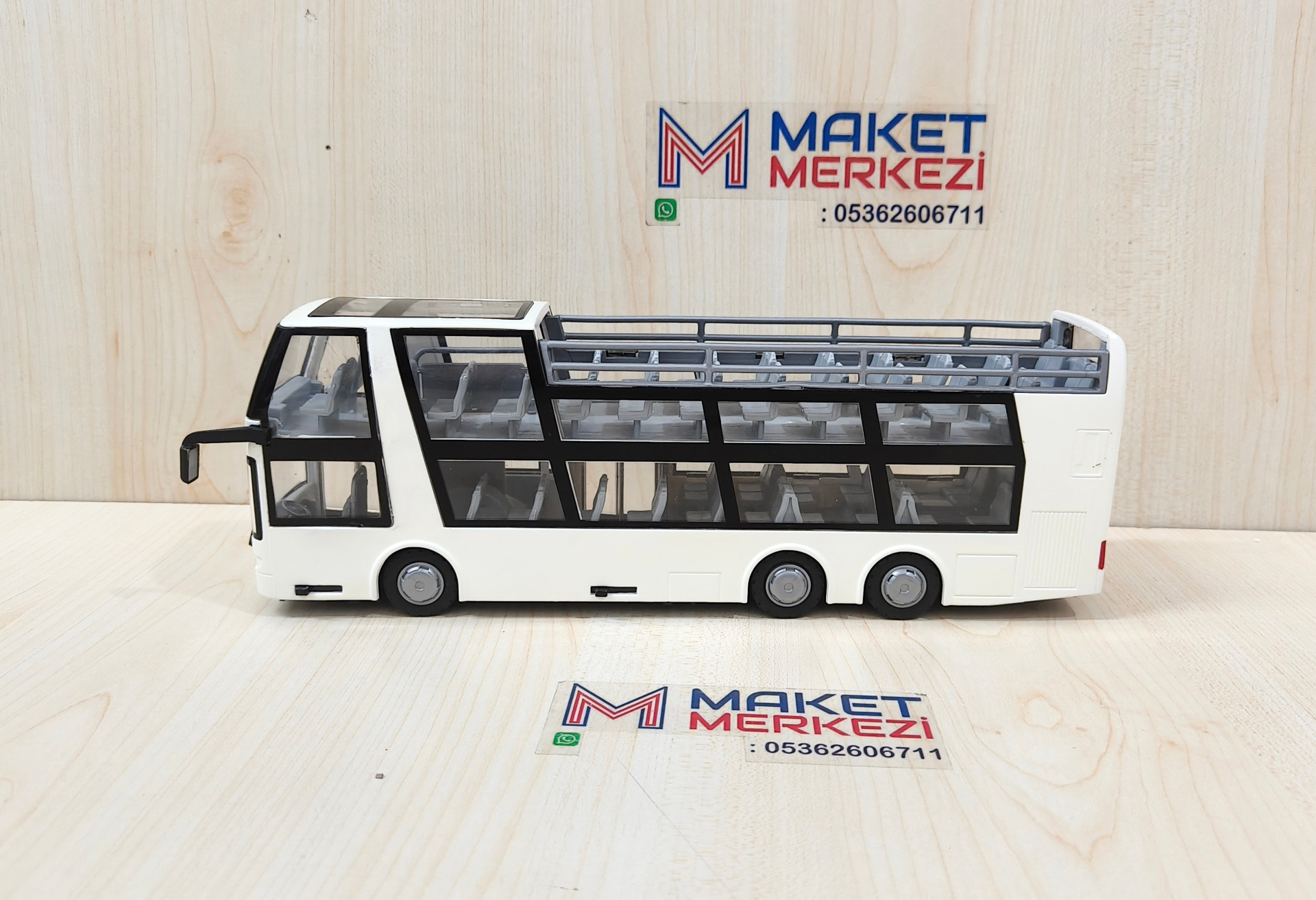1/43 BEYAZ ÇİFT KATLI ÜSTÜ AÇIK OTOBÜS MAKETİ