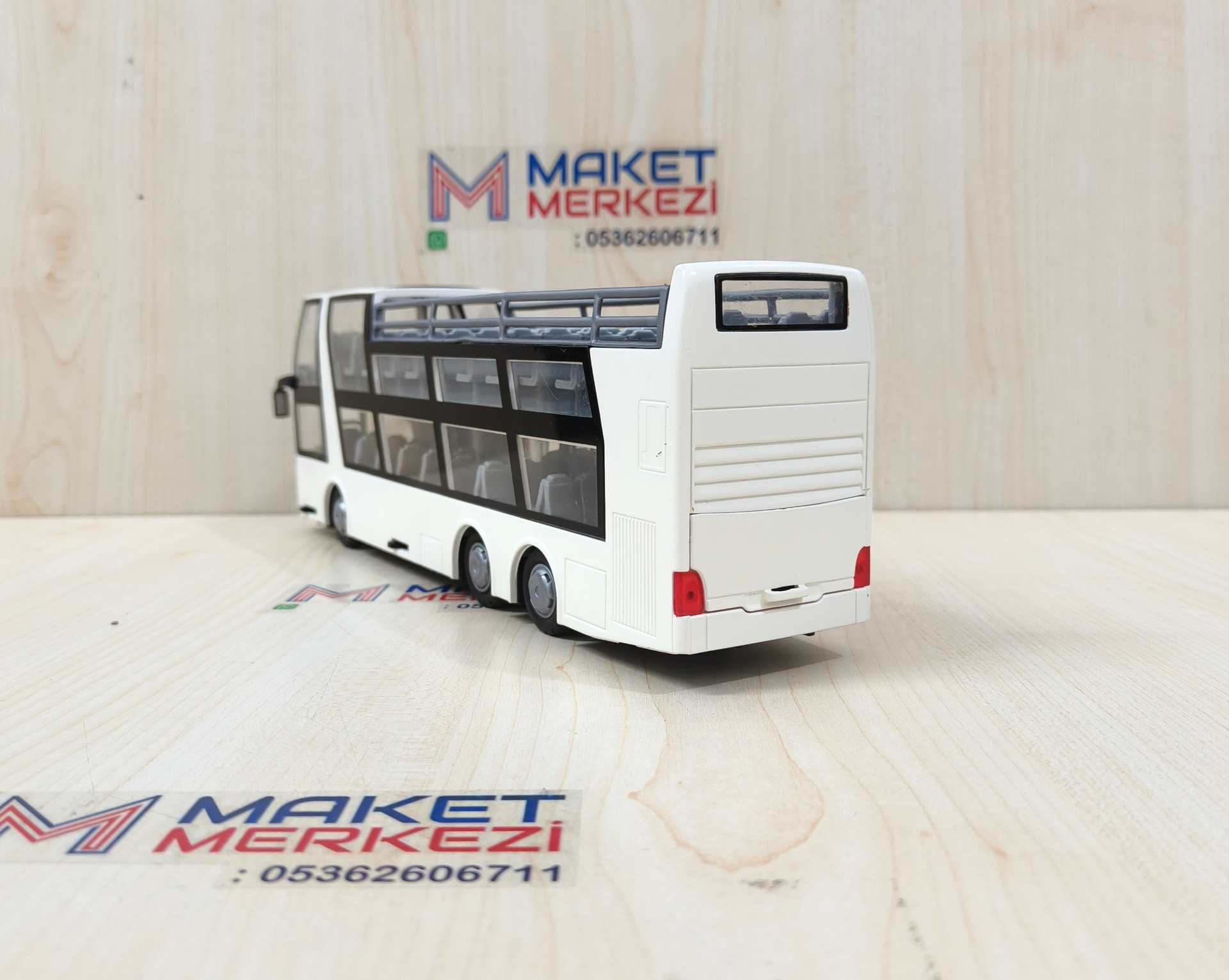 1/43 BEYAZ ÇİFT KATLI ÜSTÜ AÇIK OTOBÜS MAKETİ