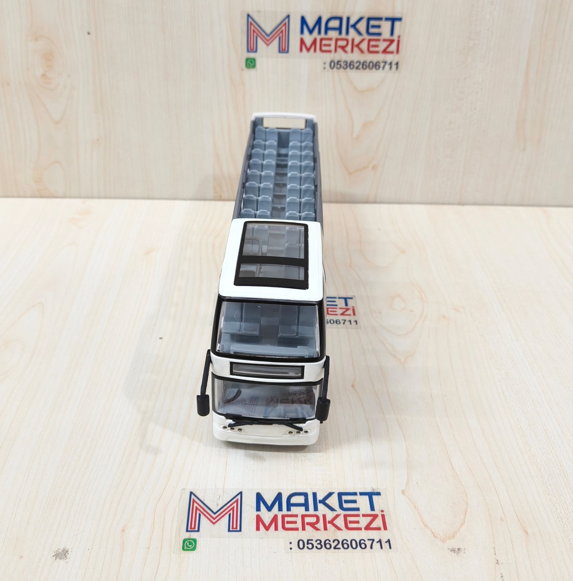 1/43 BEYAZ ÇİFT KATLI ÜSTÜ AÇIK OTOBÜS MAKETİ