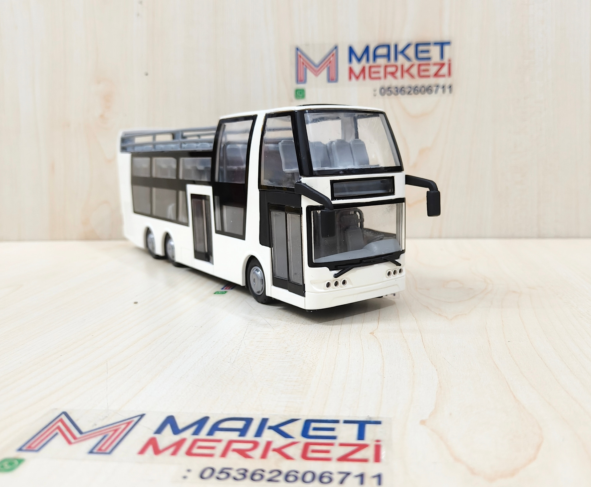 1/43 BEYAZ ÇİFT KATLI ÜSTÜ AÇIK OTOBÜS MAKETİ
