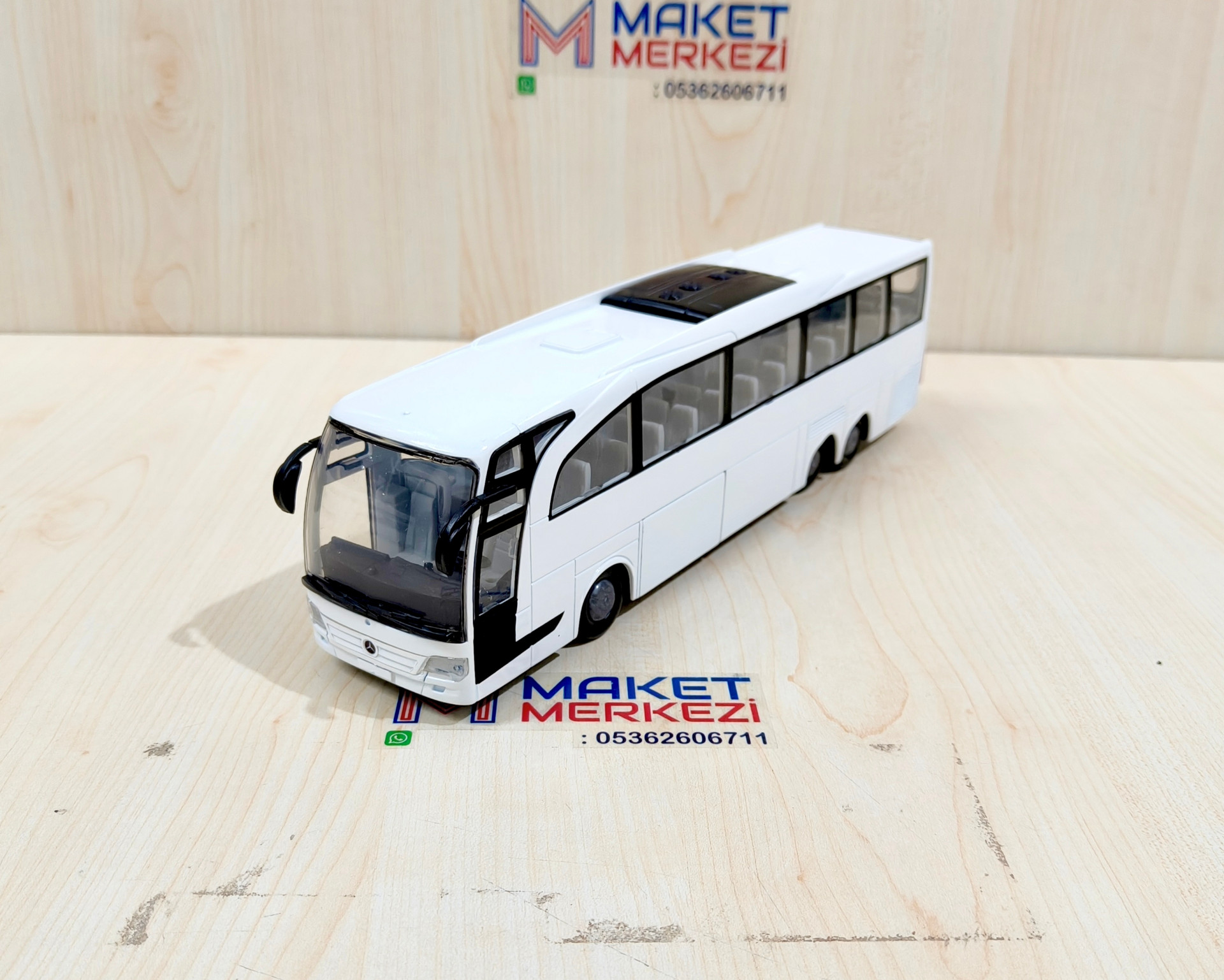 1/43 MERCEDES BENZ TRAVEGO OTOBÜS MAKETİ BEYAZ
