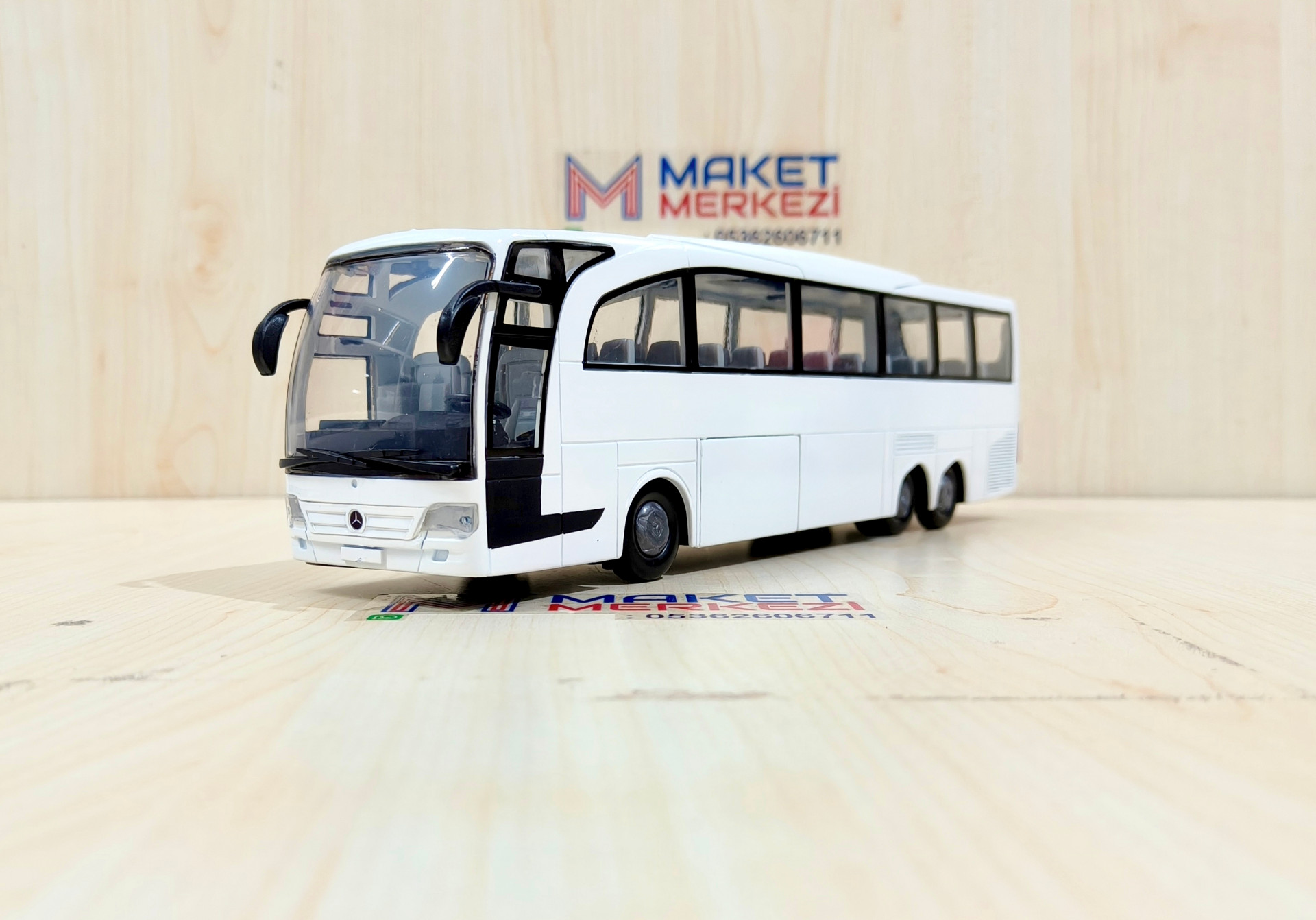 1/43 MERCEDES BENZ TRAVEGO OTOBÜS MAKETİ BEYAZ