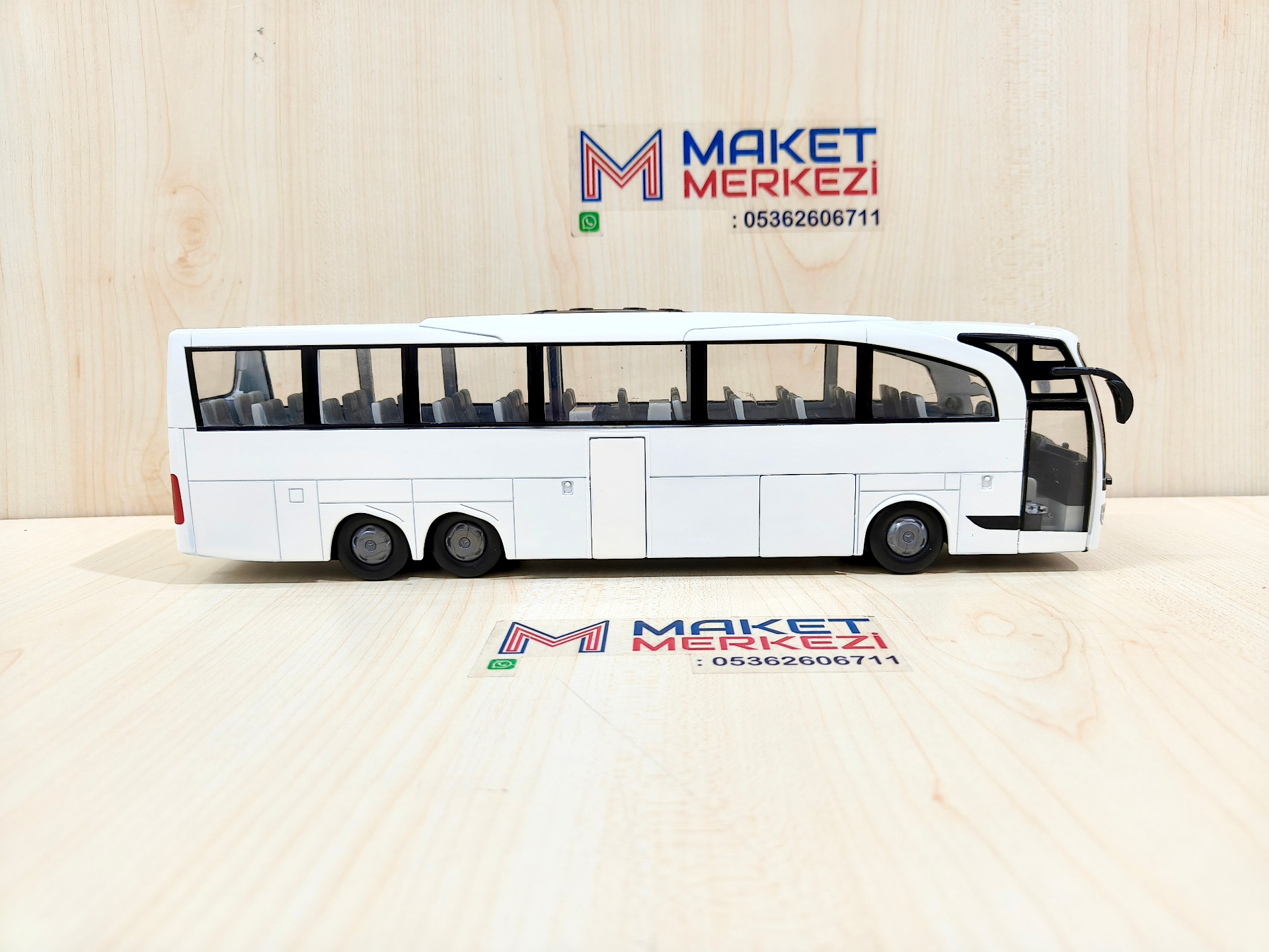 1/43 MERCEDES BENZ TRAVEGO OTOBÜS MAKETİ BEYAZ