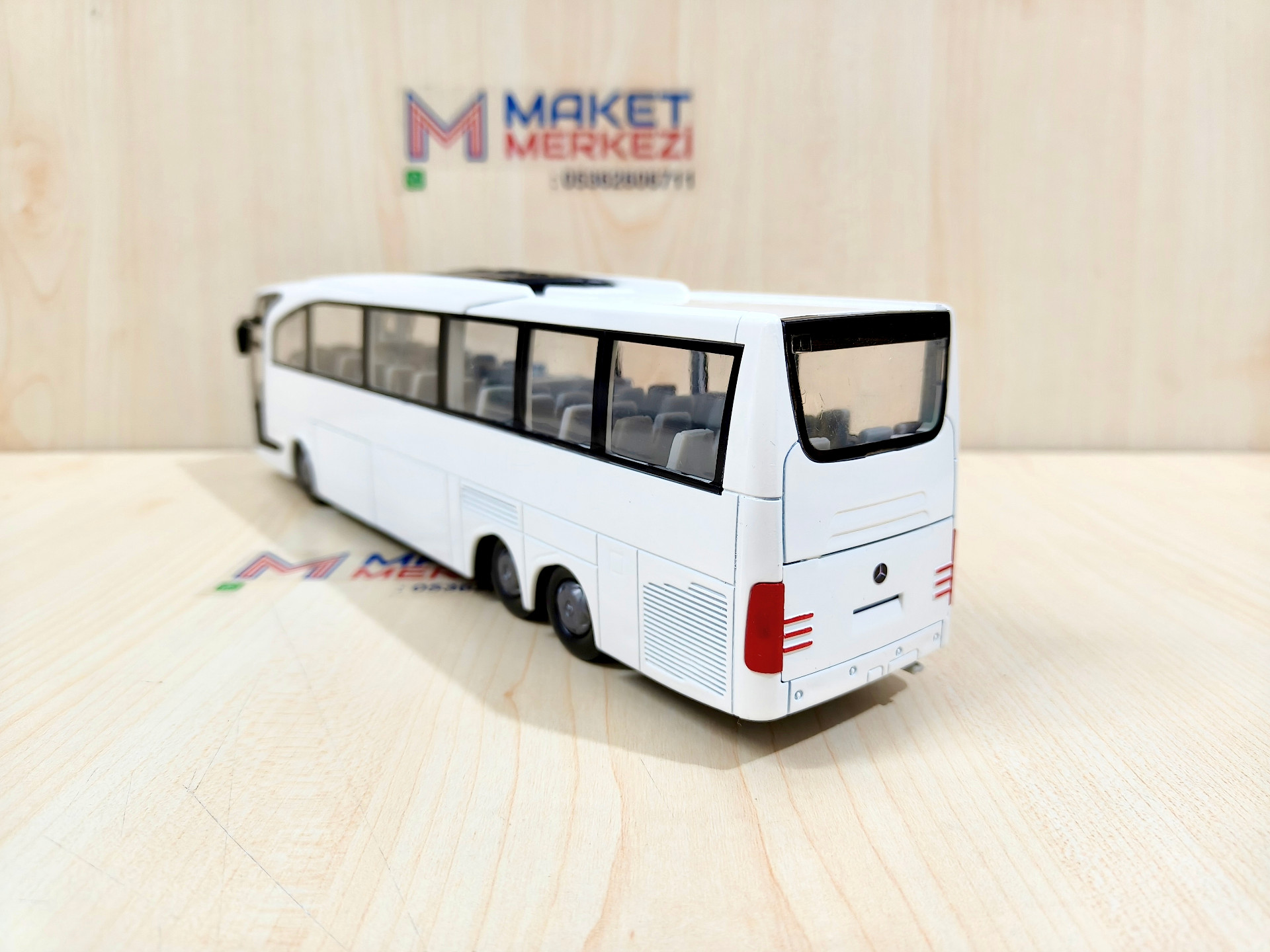 1/43 MERCEDES BENZ TRAVEGO OTOBÜS MAKETİ BEYAZ