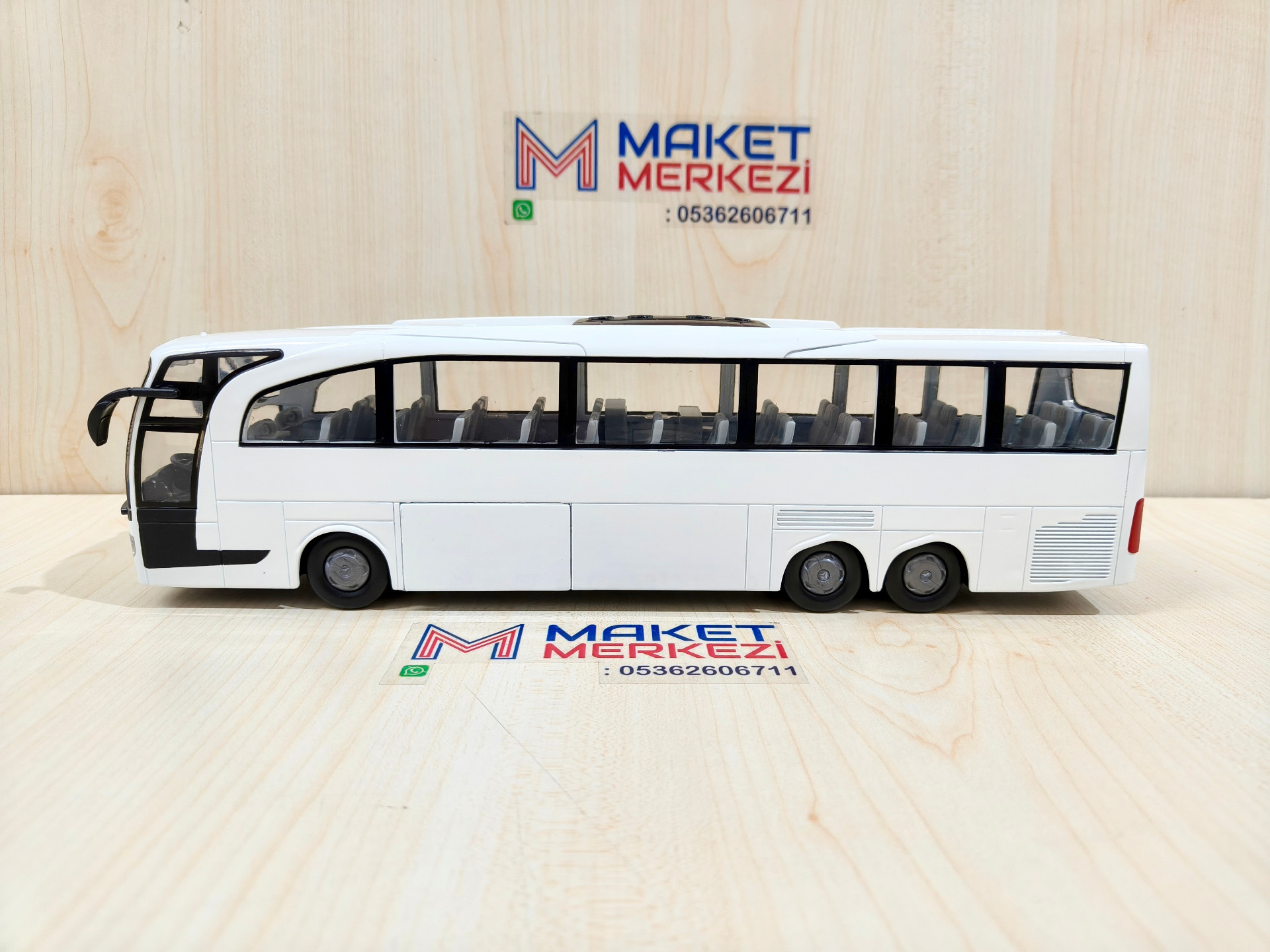 1/43 MERCEDES BENZ TRAVEGO OTOBÜS MAKETİ BEYAZ