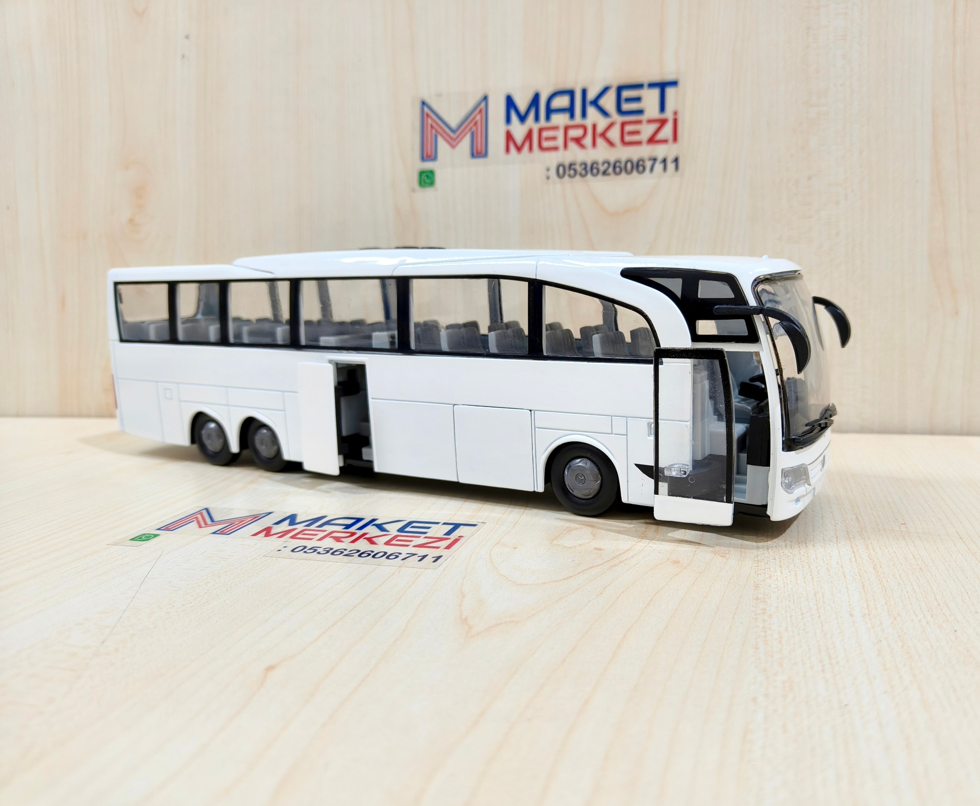 1/43 MERCEDES BENZ TRAVEGO OTOBÜS MAKETİ BEYAZ