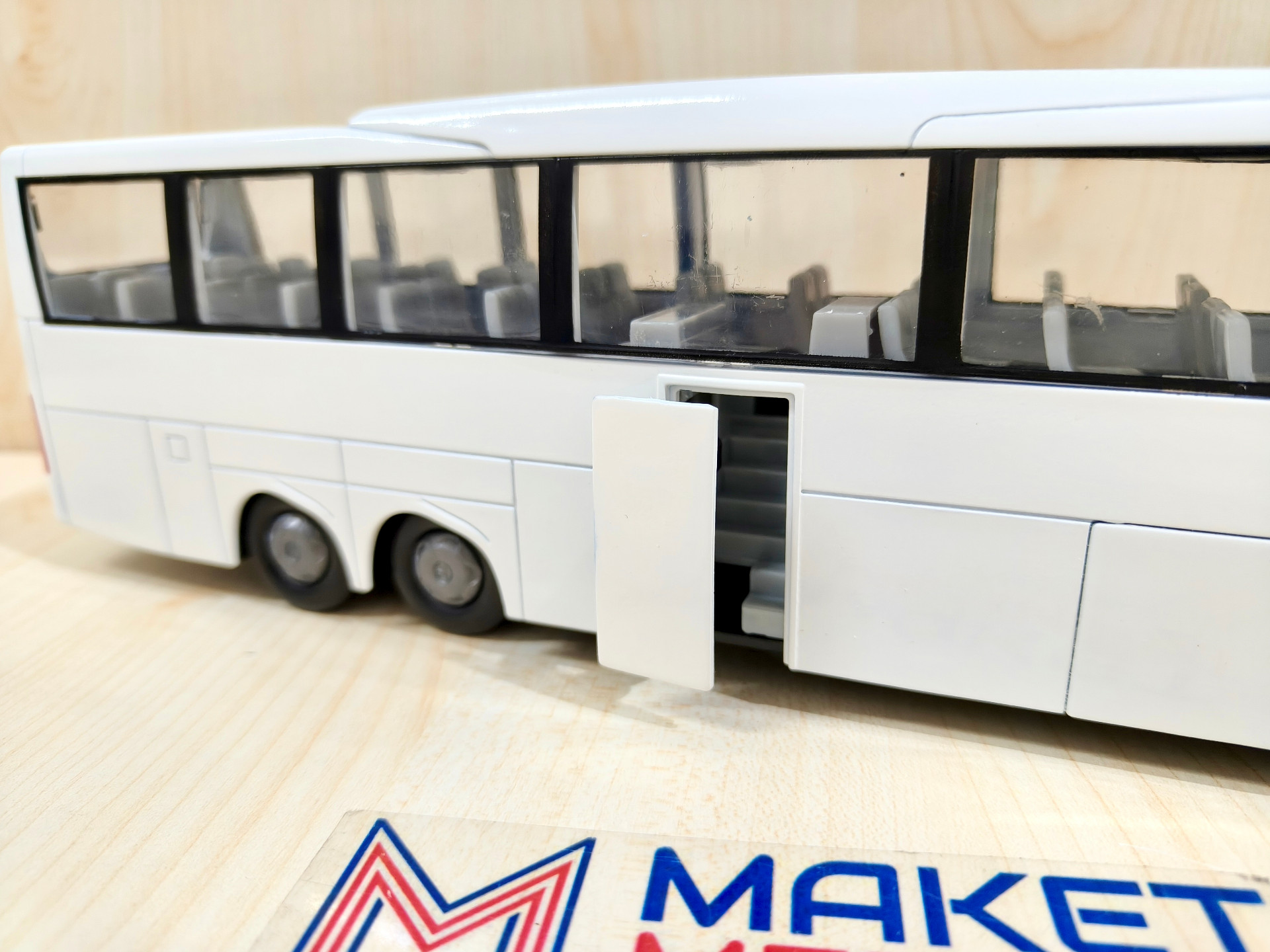 1/43 MERCEDES BENZ TRAVEGO OTOBÜS MAKETİ BEYAZ