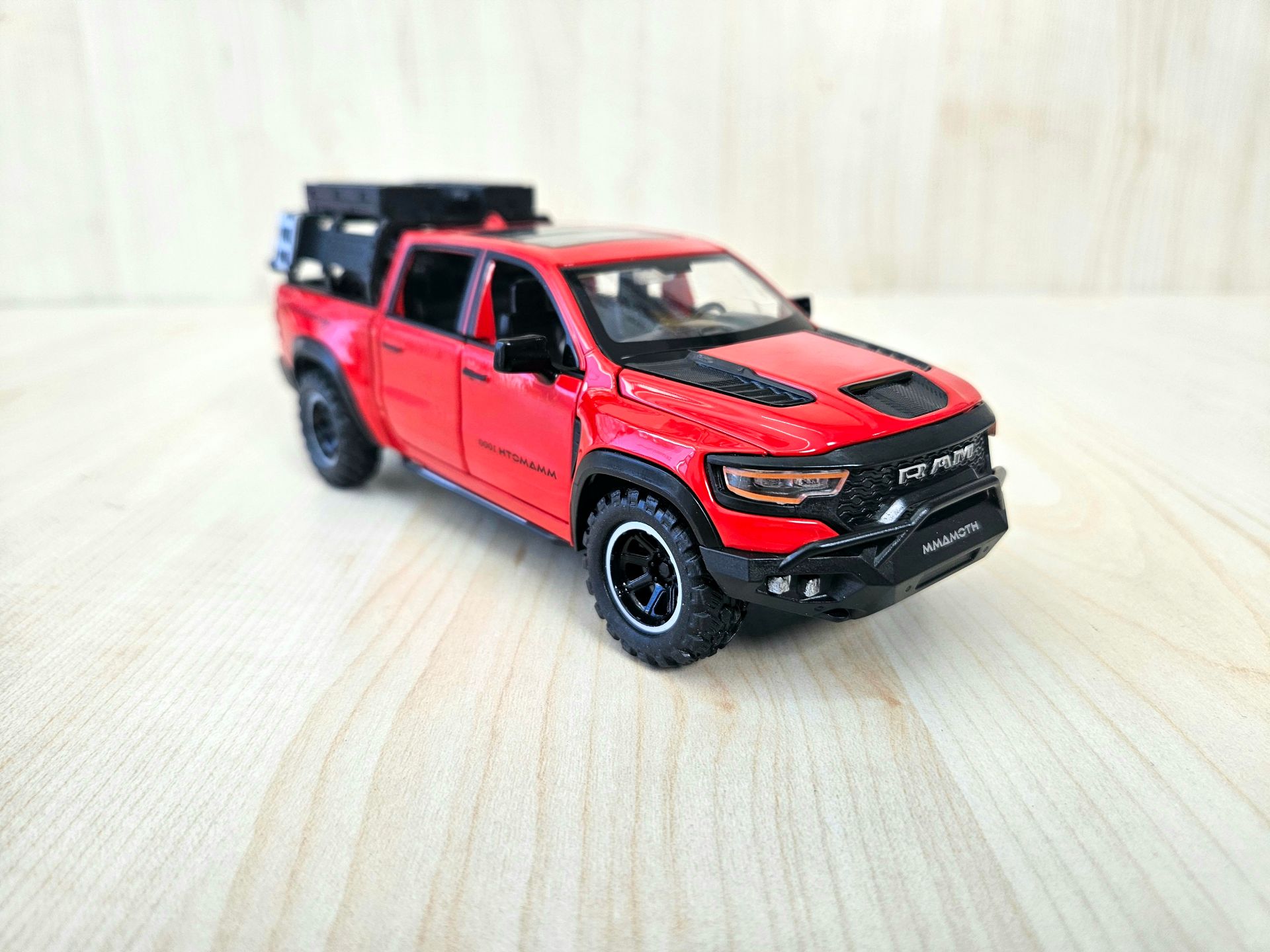 1/32 kırmızı DODGE RAM MAMMOTH 1000 TRX PİCKUP MAKETİ