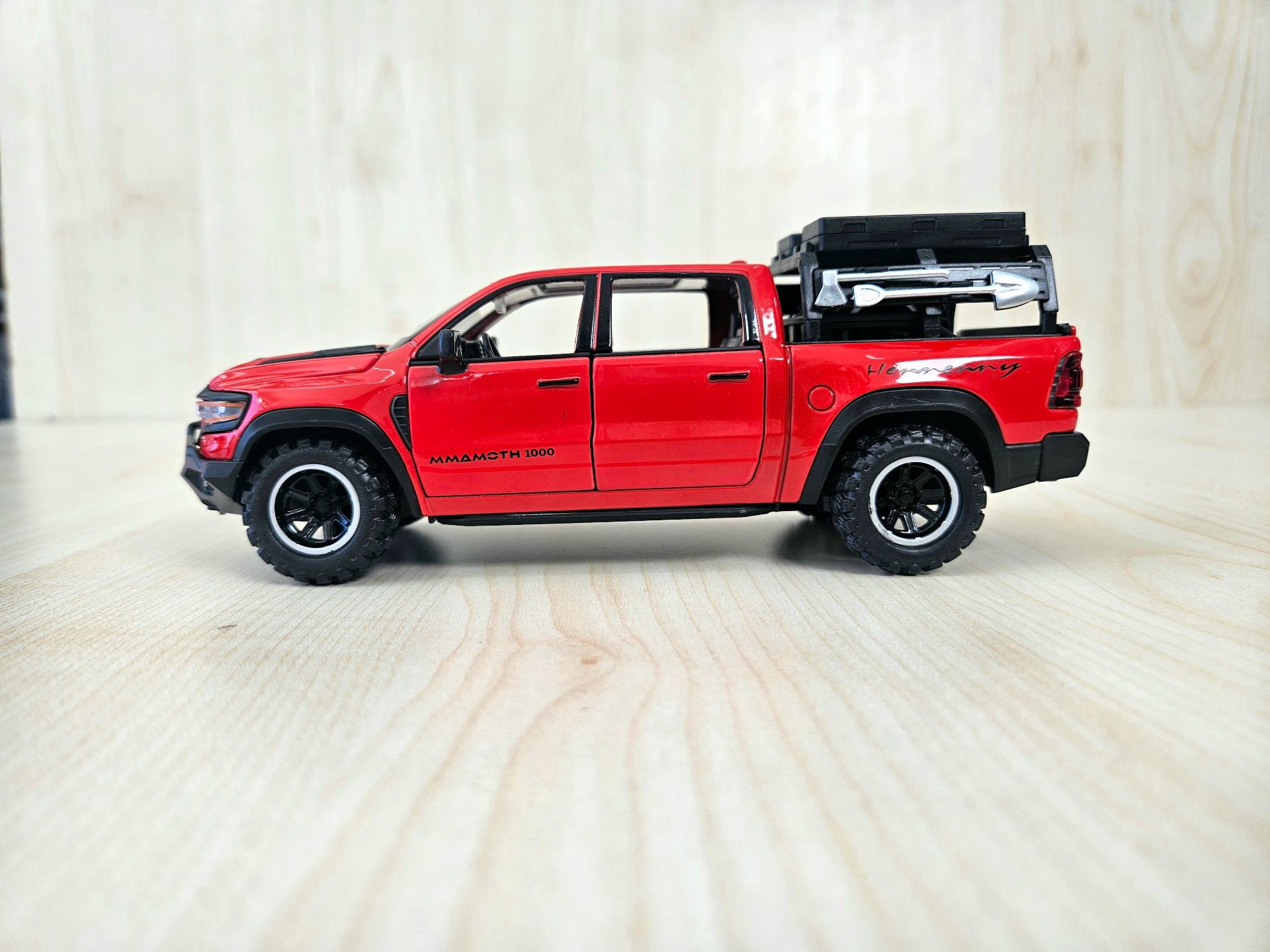 1/32 kırmızı DODGE RAM MAMMOTH 1000 TRX PİCKUP MAKETİ