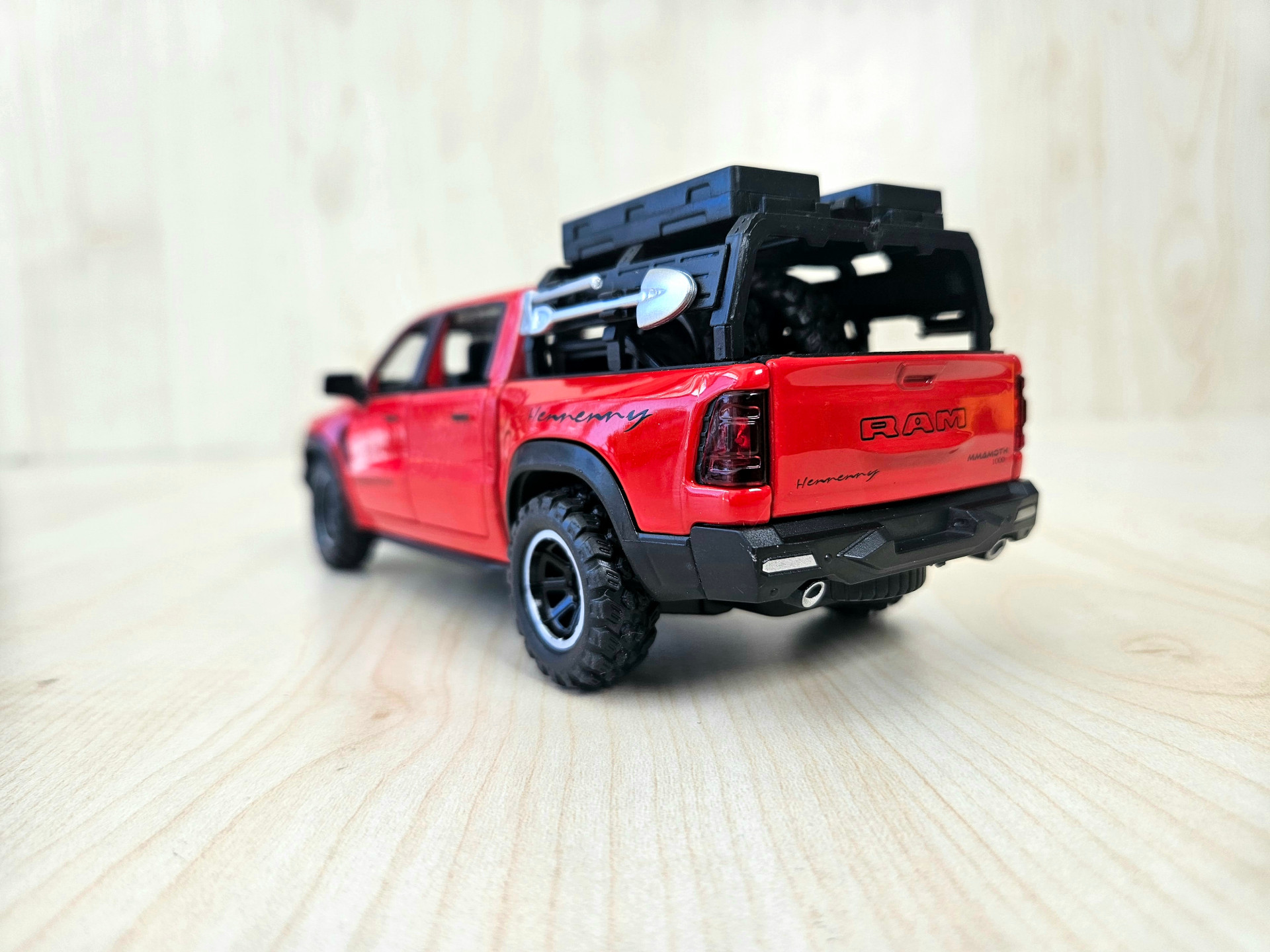 1/32 kırmızı DODGE RAM MAMMOTH 1000 TRX PİCKUP MAKETİ