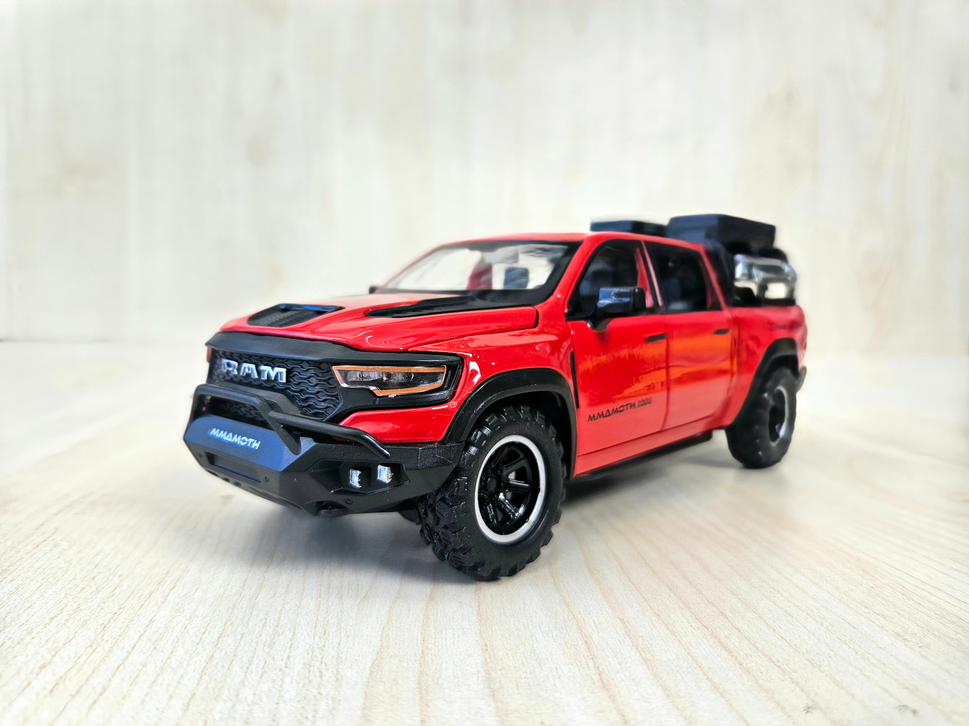 1/32 kırmızı DODGE RAM MAMMOTH 1000 TRX PİCKUP MAKETİ