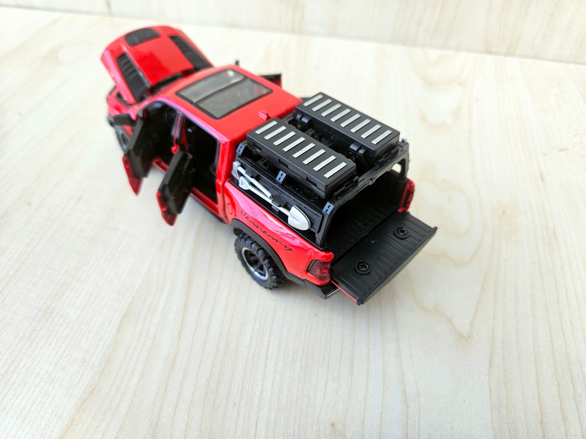 1/32 kırmızı DODGE RAM MAMMOTH 1000 TRX PİCKUP MAKETİ