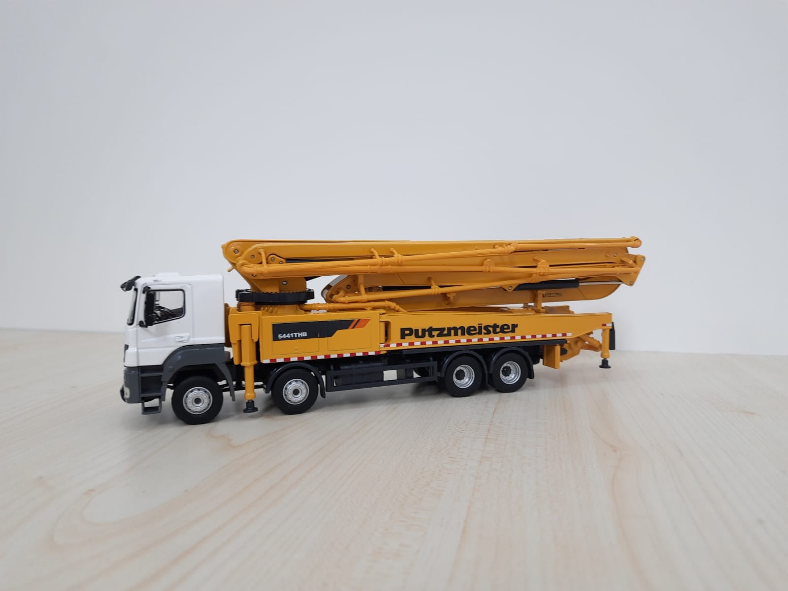 1/50 MERCEDES AXOR 8X4 PUTZMEISTER LOGOLU 52 lik BETON POMPASI