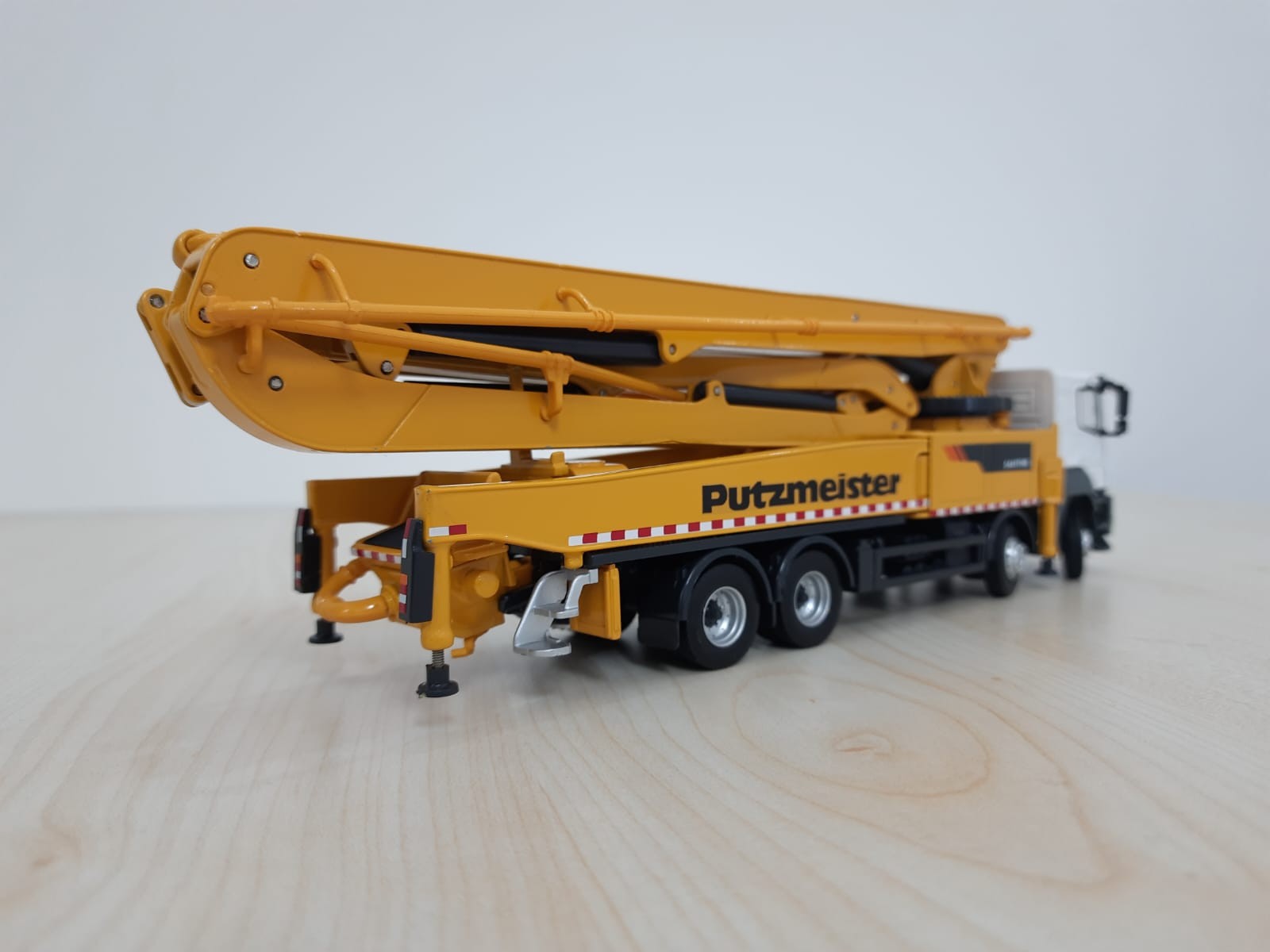 1/50 MERCEDES AXOR 8X4 PUTZMEISTER LOGOLU 52 lik BETON POMPASI