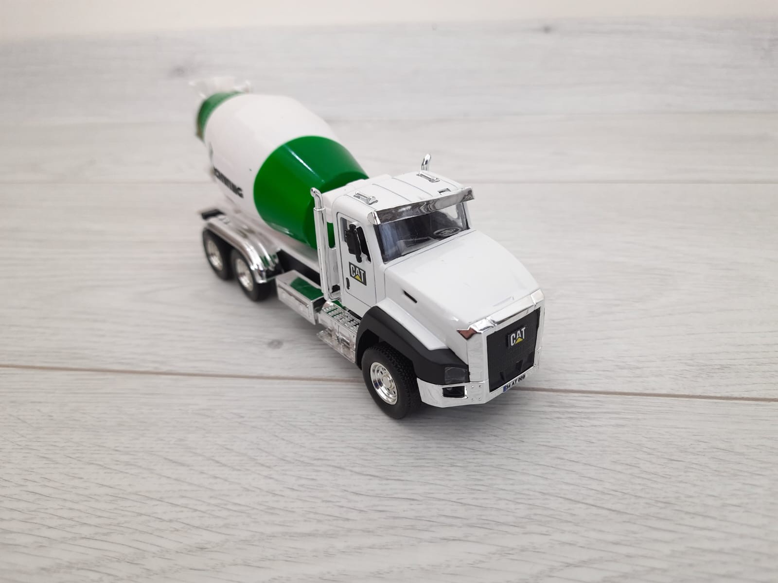 1/50 CAT BETON MİKSERİ MAKETİ (beyaz)