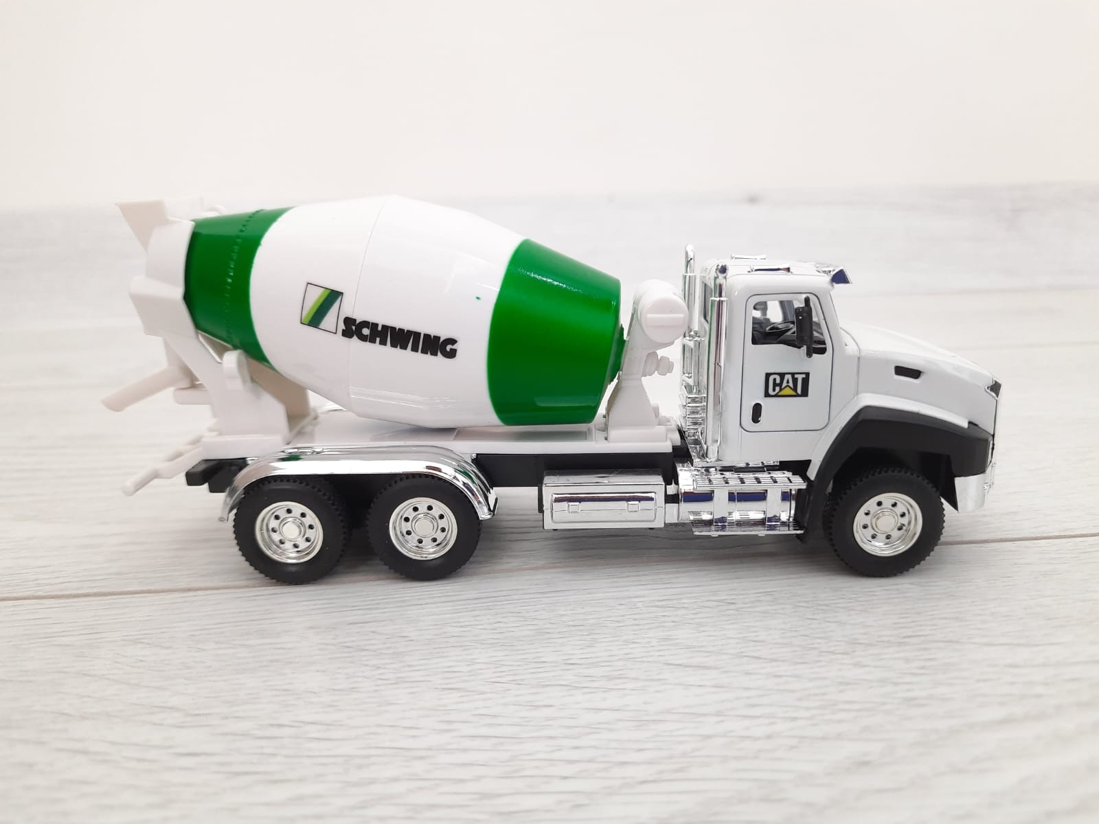 1/50 CAT BETON MİKSERİ MAKETİ (beyaz)