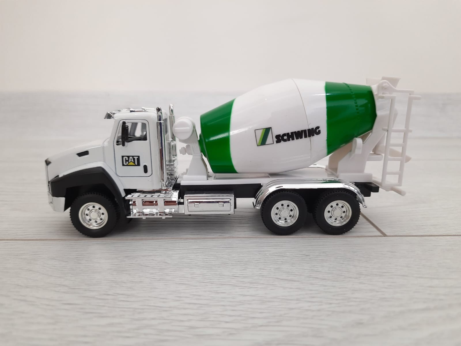 1/50 CAT BETON MİKSERİ MAKETİ (beyaz)