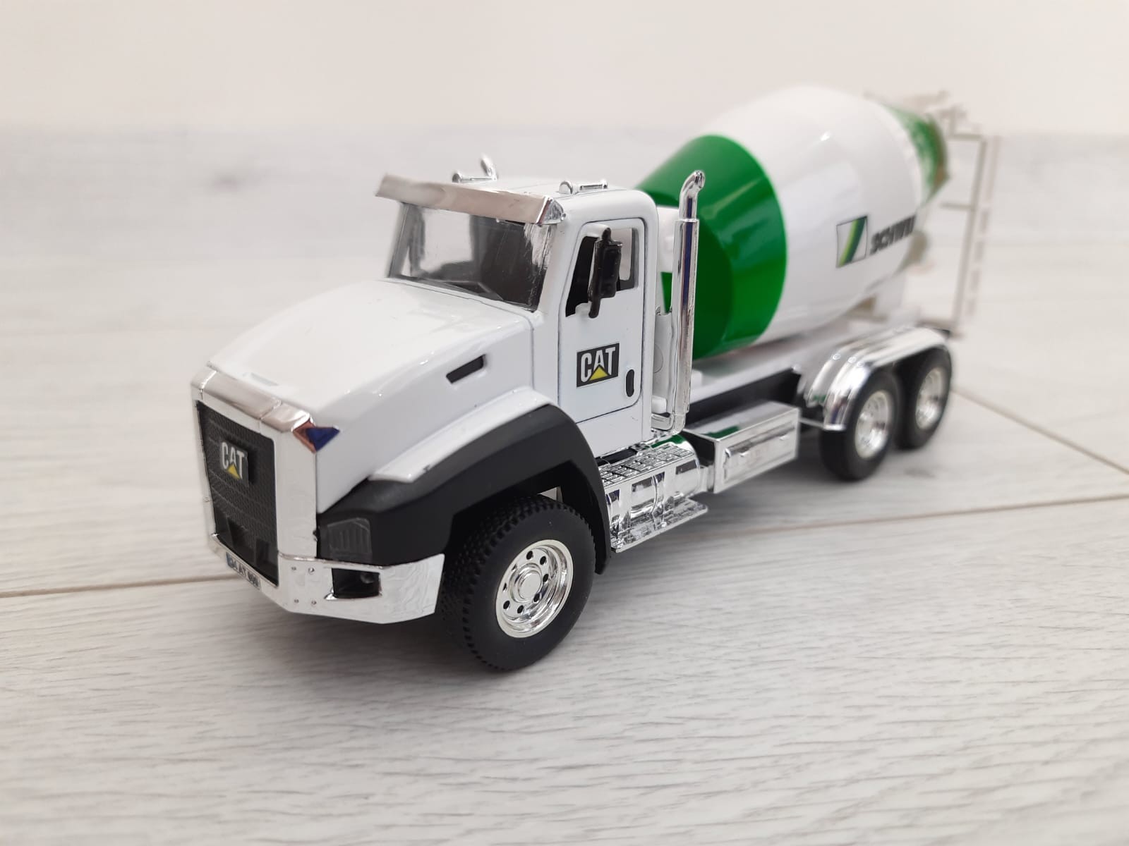 1/50 CAT BETON MİKSERİ MAKETİ (beyaz)