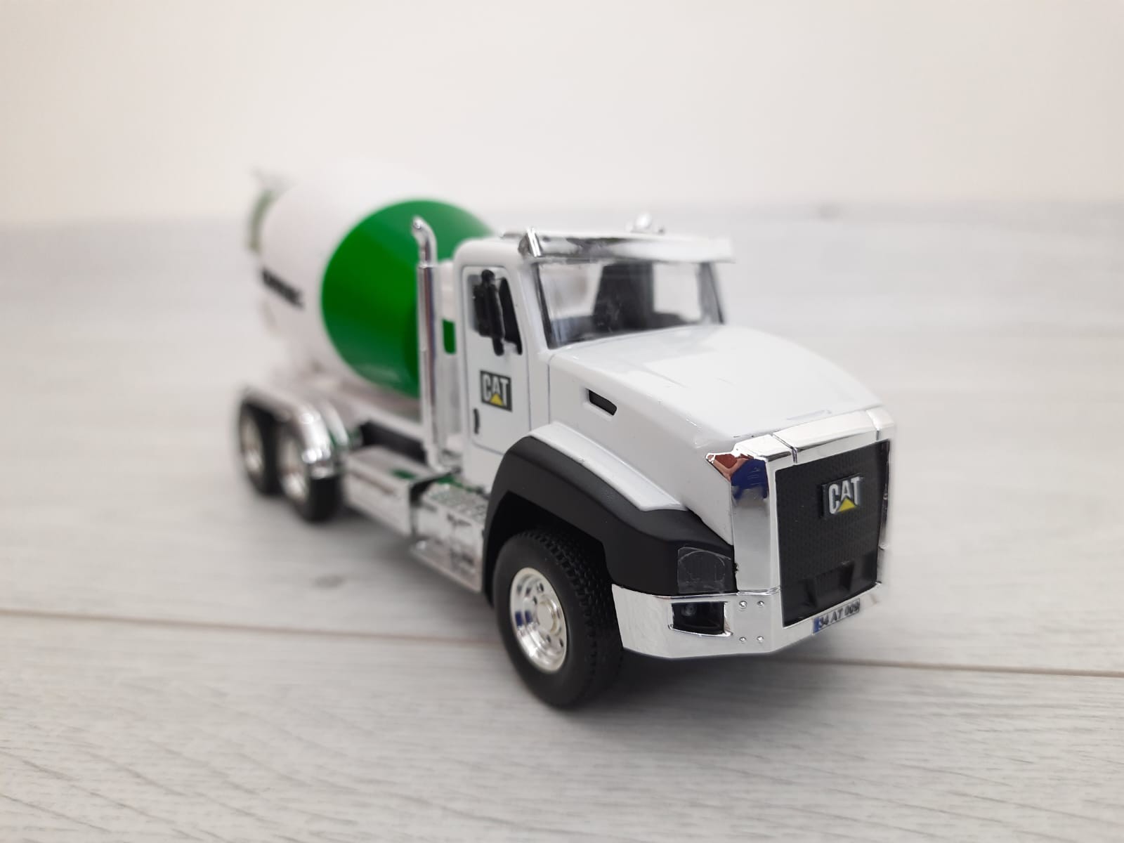 1/50 CAT BETON MİKSERİ MAKETİ (beyaz)