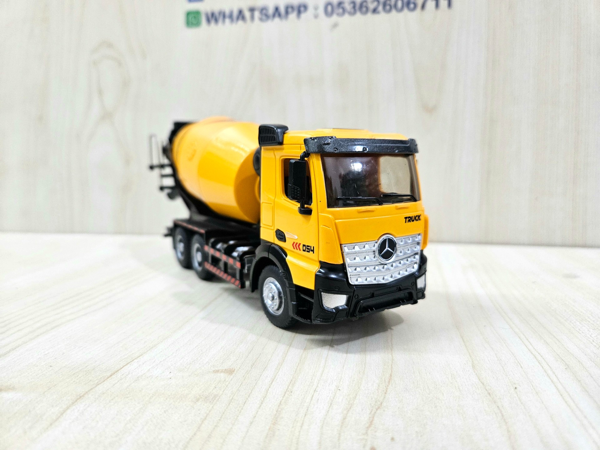 1/50 MERCEDES AROCS BETON MİKSERİ MAKETİ HUİNA