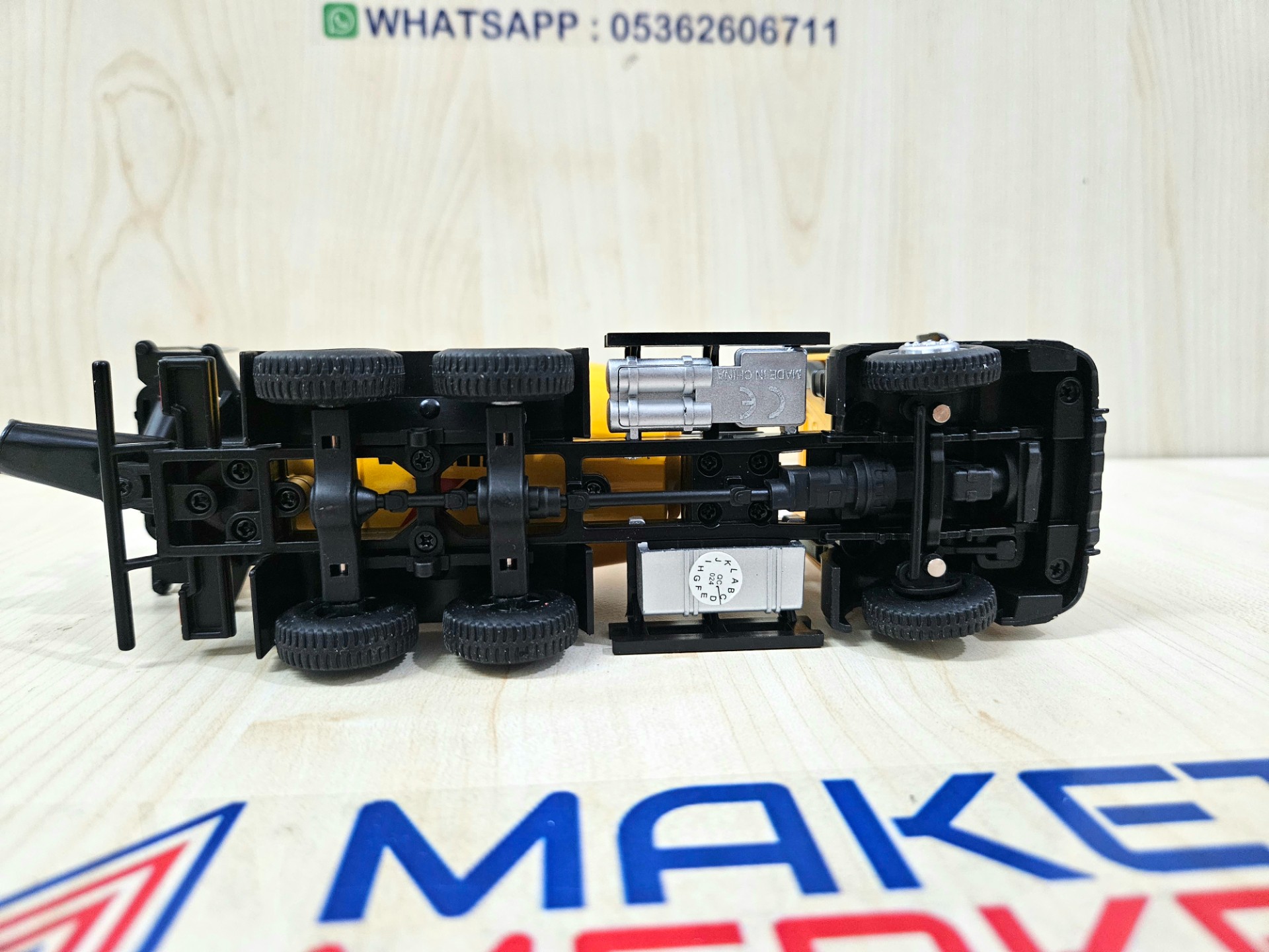 1/50 MERCEDES AROCS BETON MİKSERİ MAKETİ HUİNA