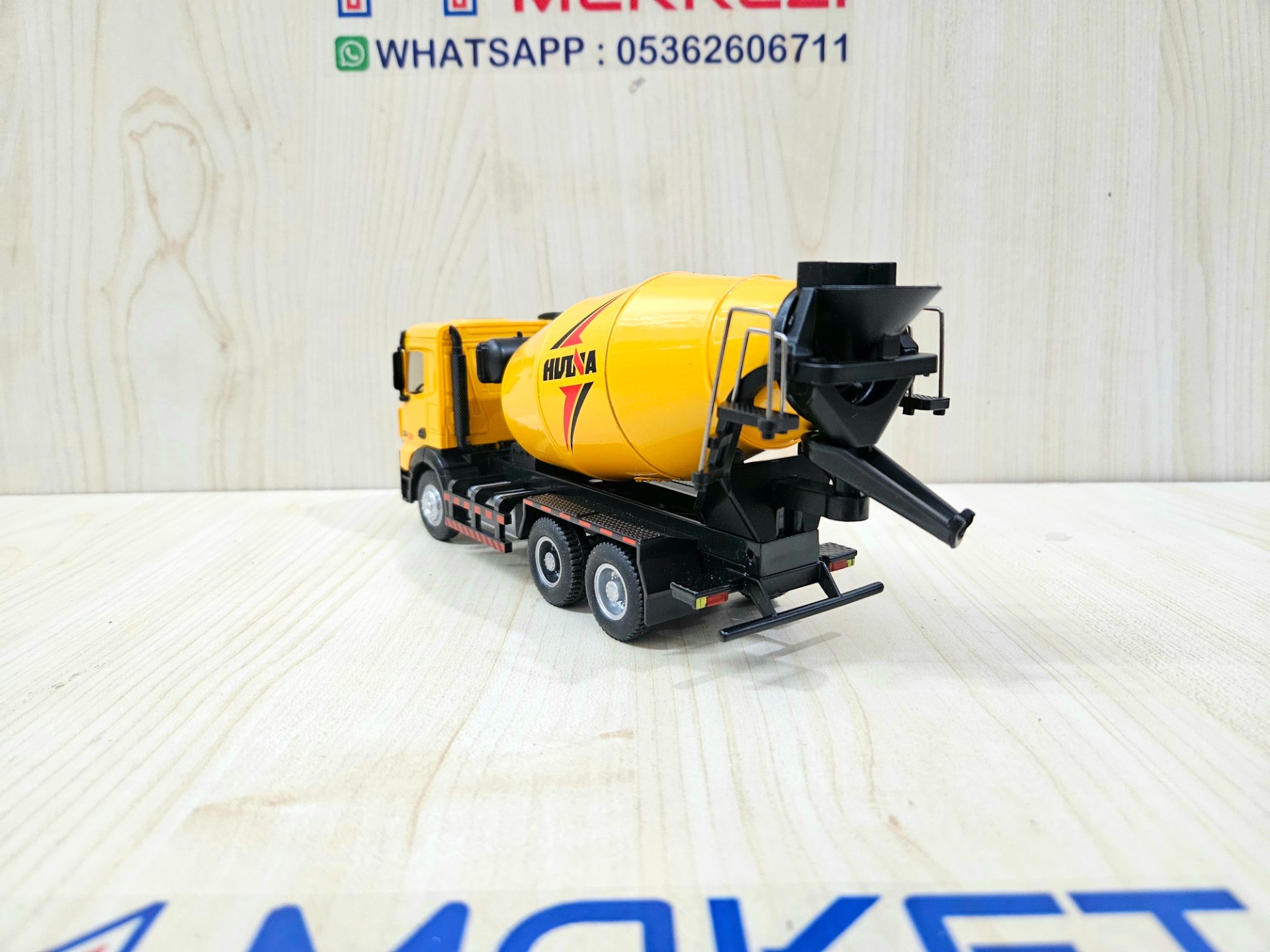 1/50 MERCEDES AROCS BETON MİKSERİ MAKETİ HUİNA