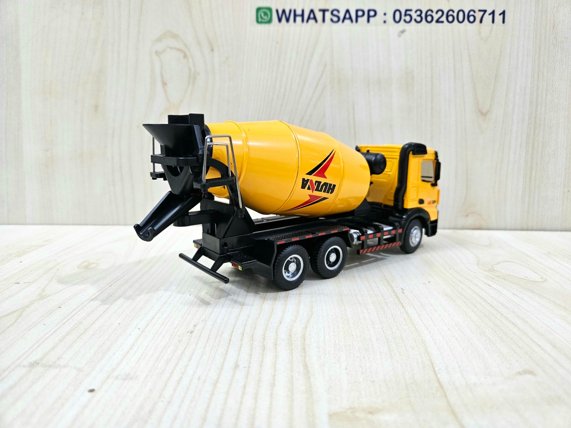 1/50 MERCEDES AROCS BETON MİKSERİ MAKETİ HUİNA