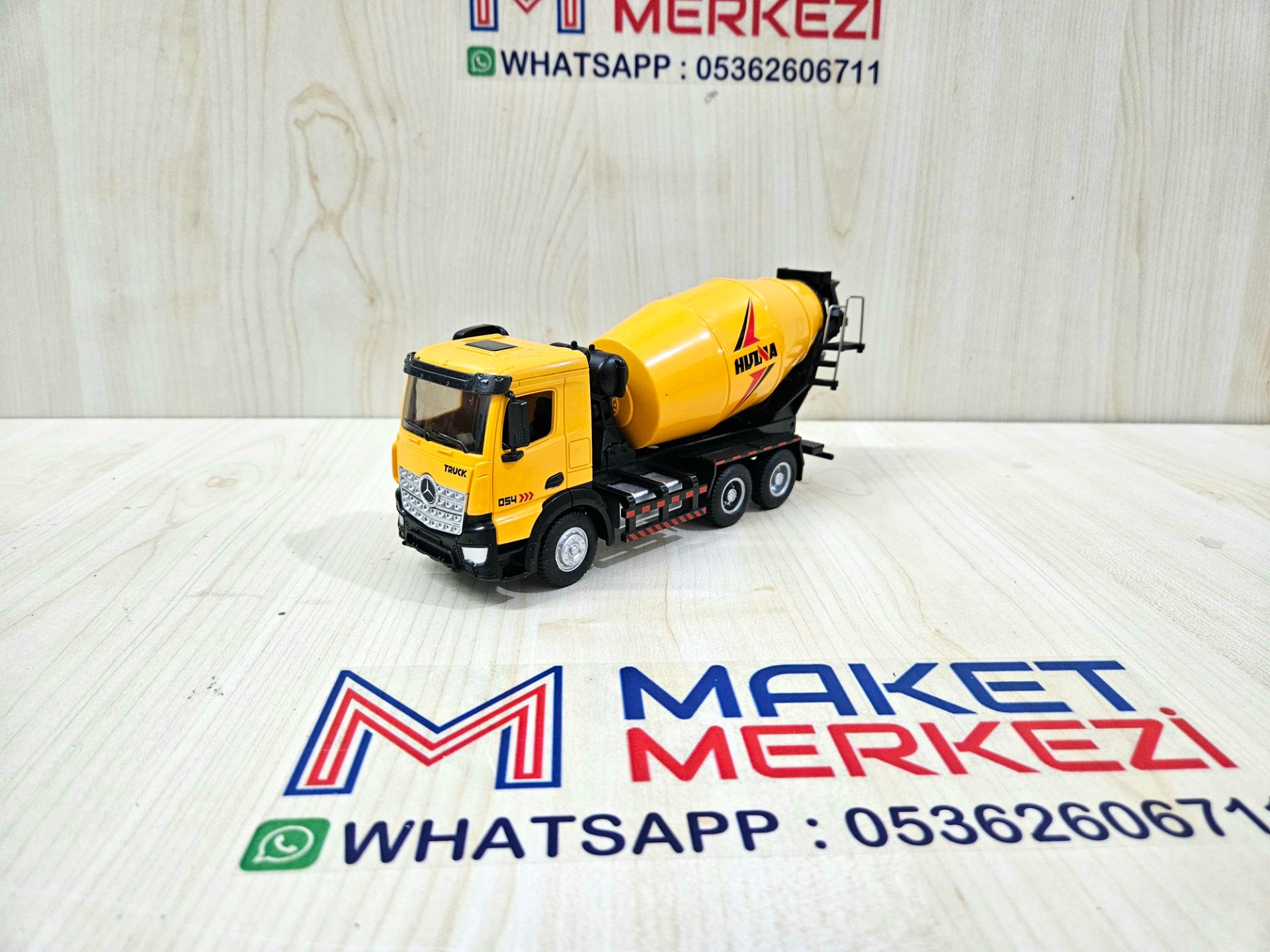 1/50 MERCEDES AROCS BETON MİKSERİ MAKETİ HUİNA