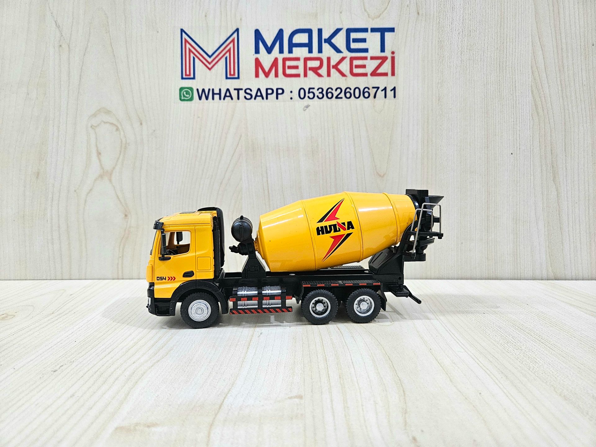 1/50 MERCEDES AROCS BETON MİKSERİ MAKETİ HUİNA