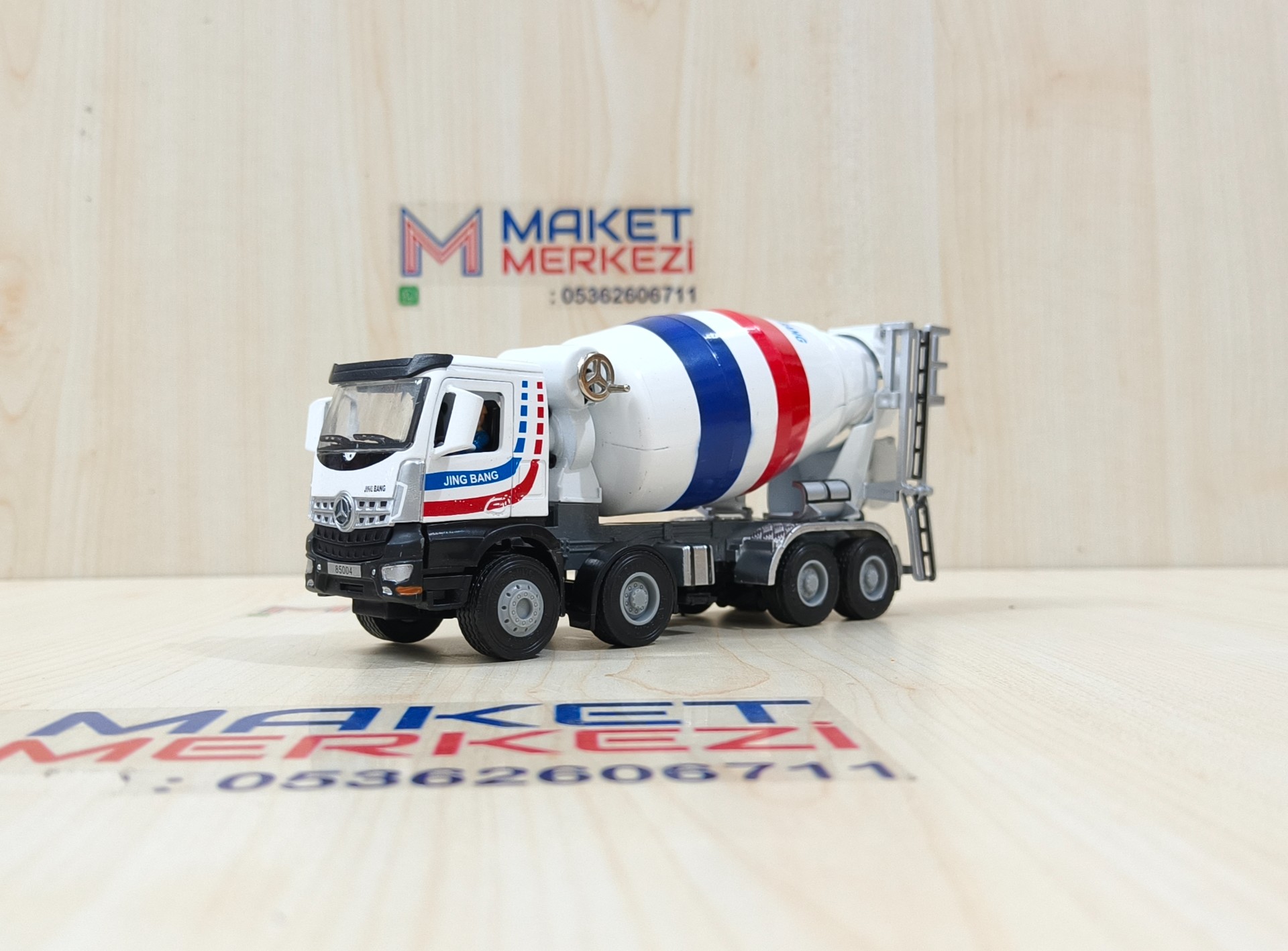 1/50 MERCEDES AROCS 8X4 BETON MİKSERİ MAKETİ