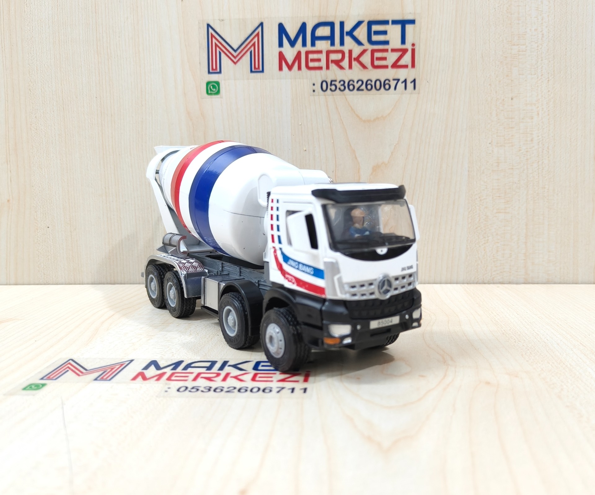 1/50 MERCEDES AROCS 8X4 BETON MİKSERİ MAKETİ
