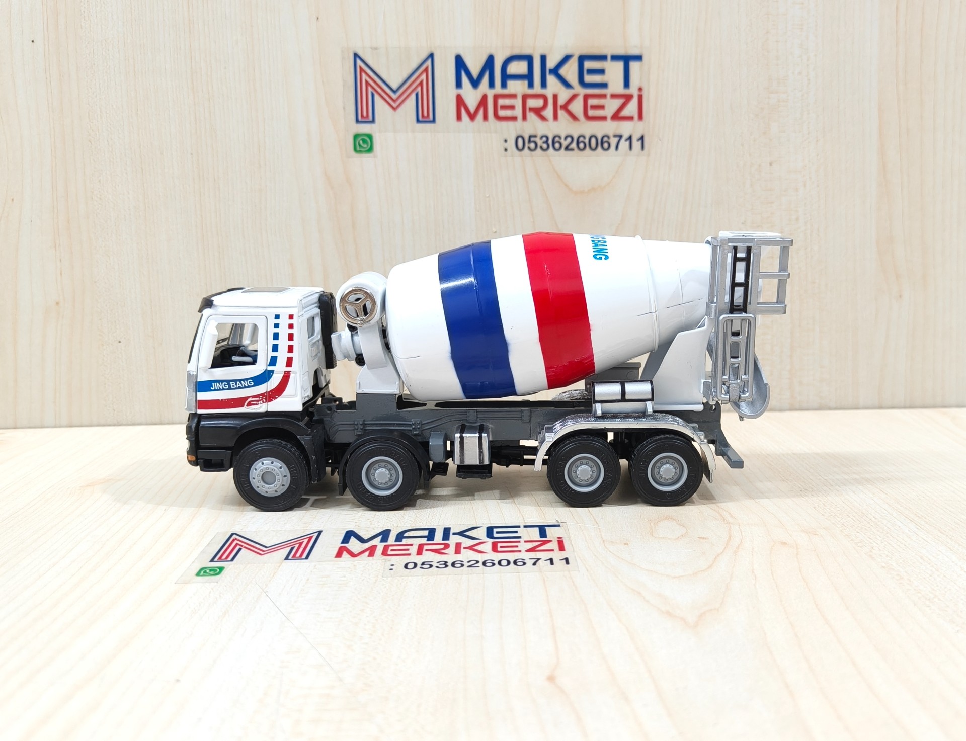 1/50 MERCEDES AROCS 8X4 BETON MİKSERİ MAKETİ