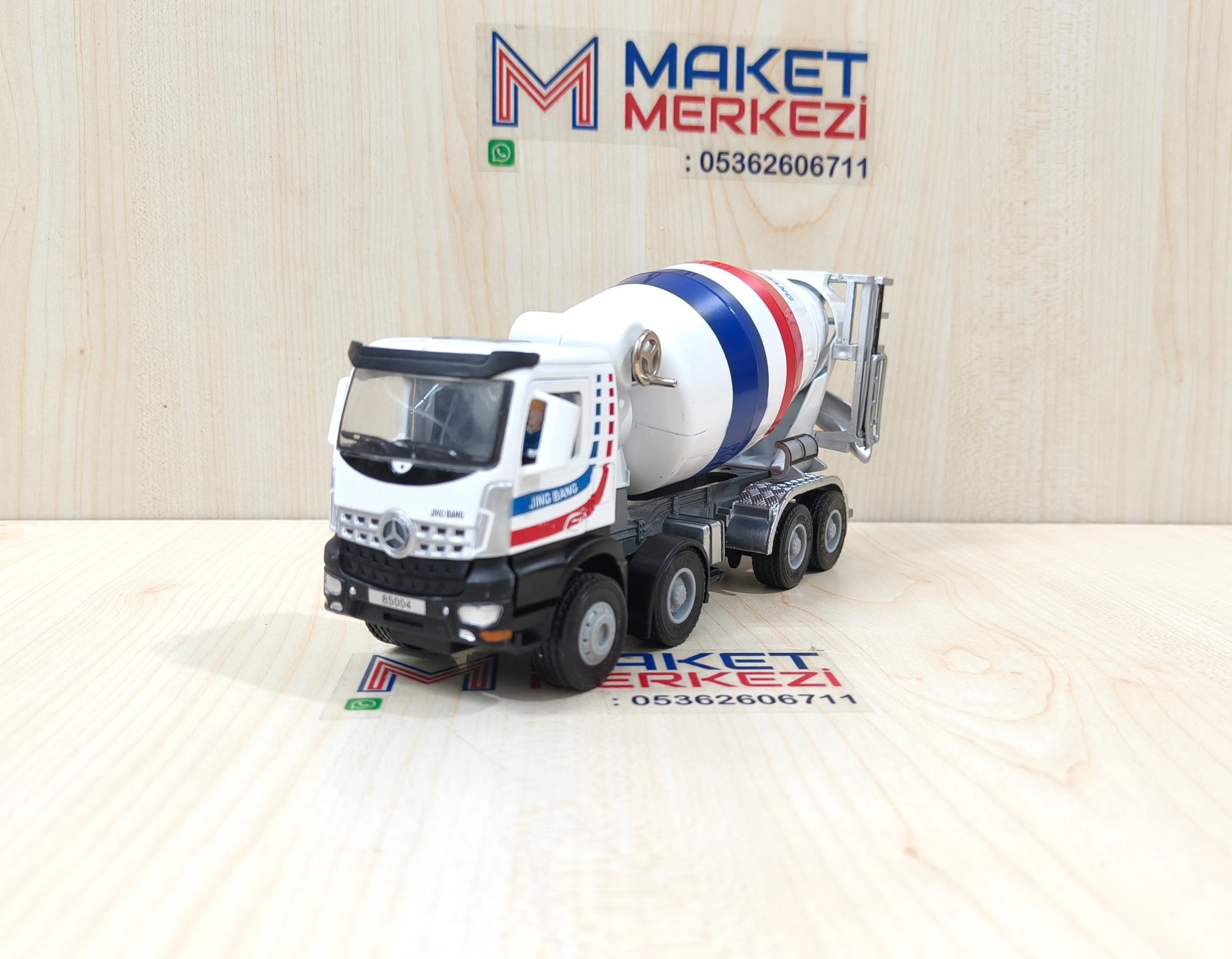 1/50 MERCEDES AROCS 8X4 BETON MİKSERİ MAKETİ