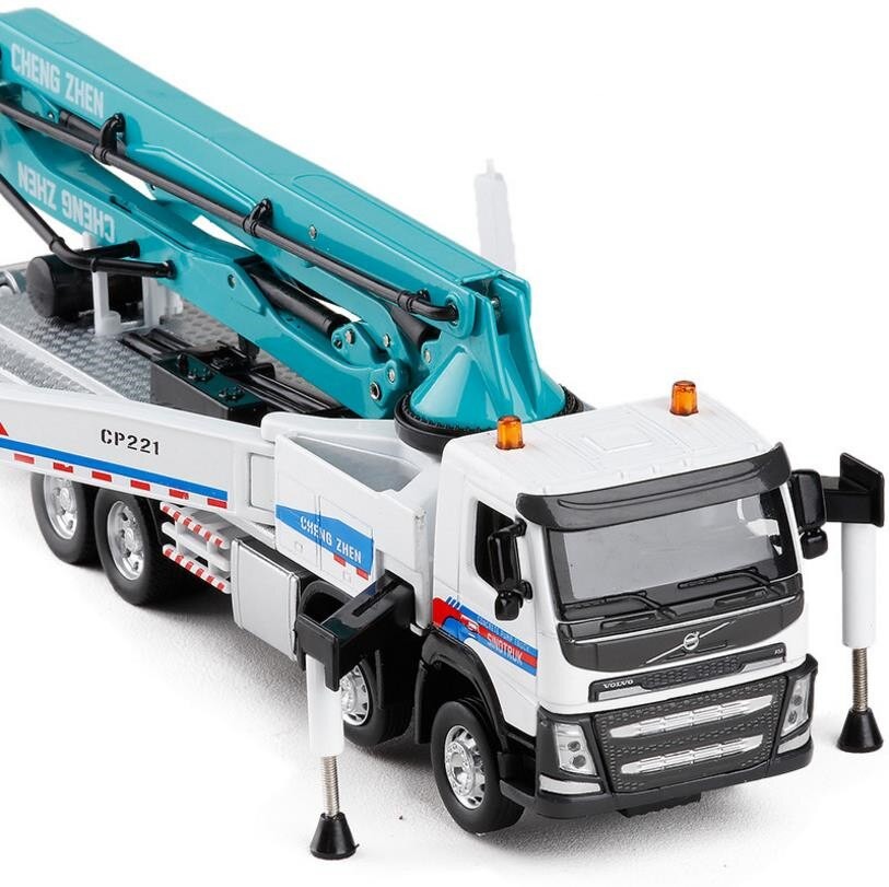 1/50 VOLVO FH 8X4 BETON POMPASI MAKETİ (beyaz-mavi)