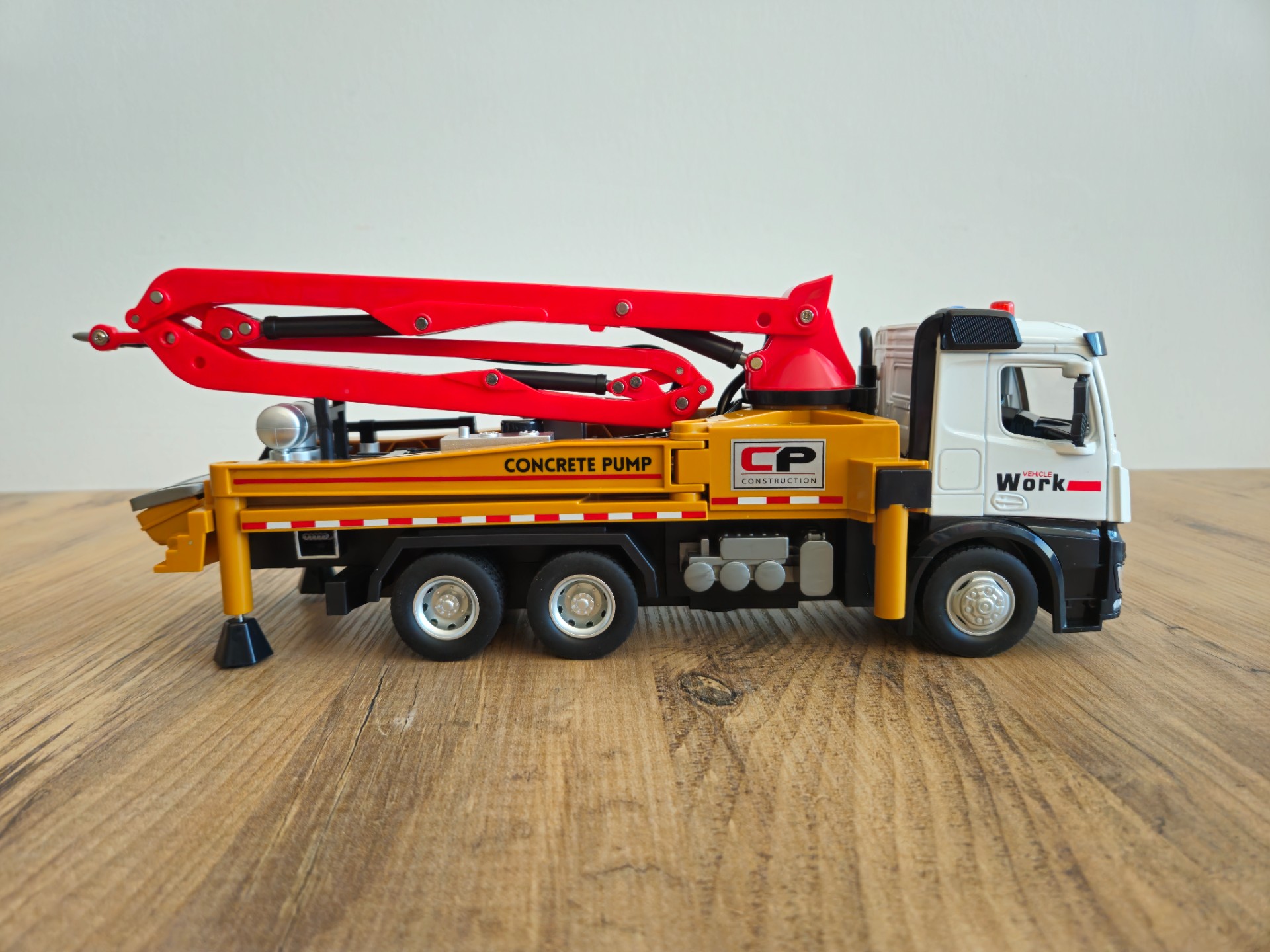 1/32 MERCEDES AROCS BETON POMPASI - IŞIKLI - SU PÜSKÜRTMELİ ...