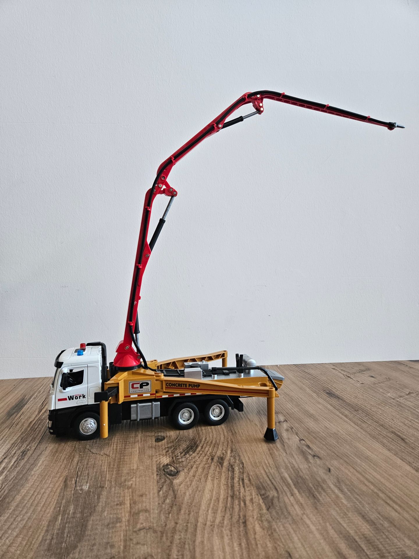 1/32 MERCEDES AROCS BETON POMPASI - IŞIKLI - SU PÜSKÜRTMELİ ...