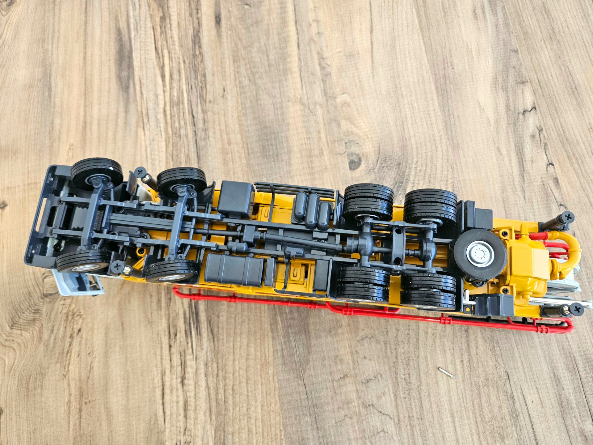 1/35 MERCEDES ACTROS XCMG SCHWING BETON POMPASI MAKETİ