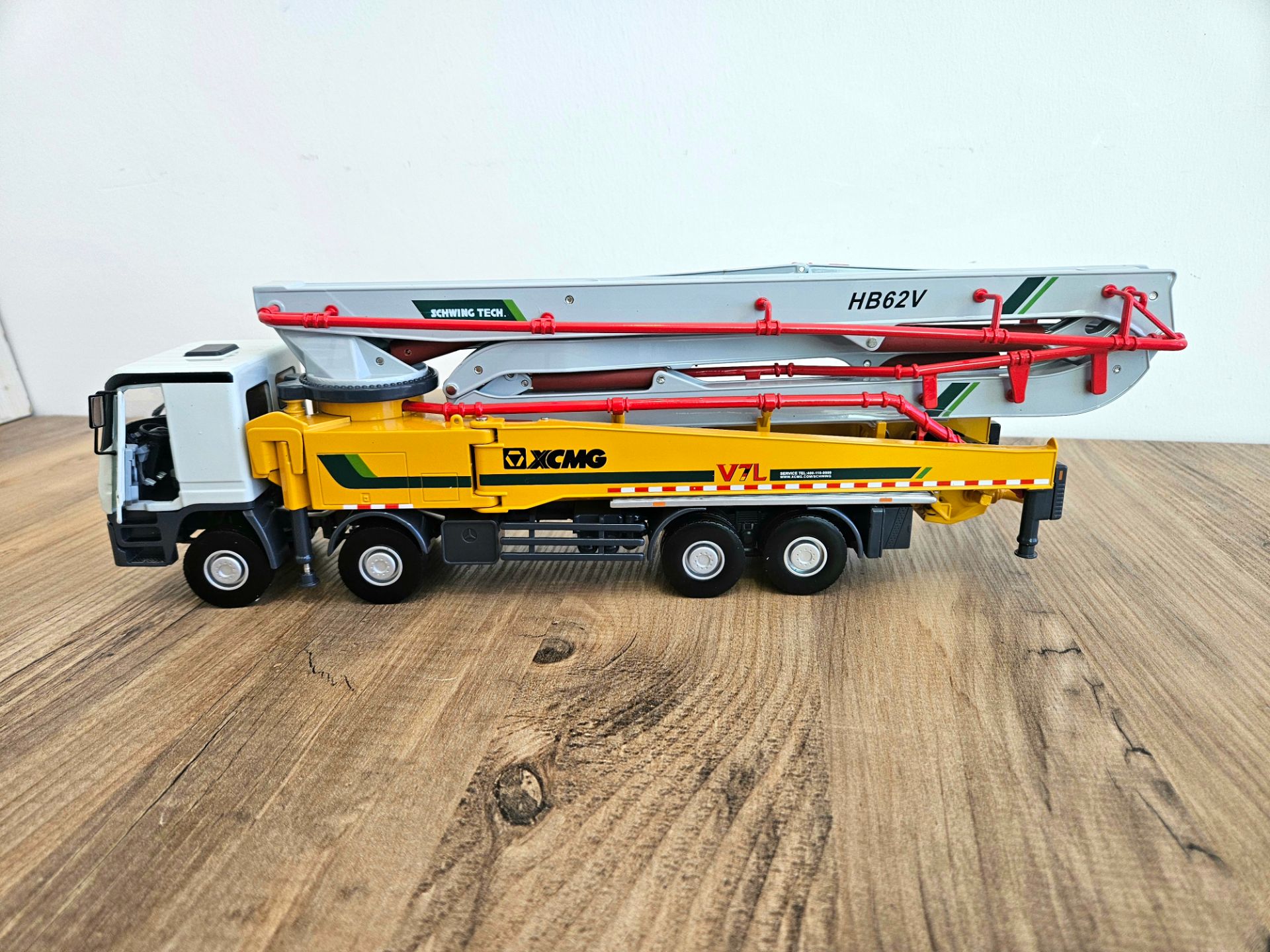 1/35 MERCEDES ACTROS XCMG SCHWING BETON POMPASI MAKETİ