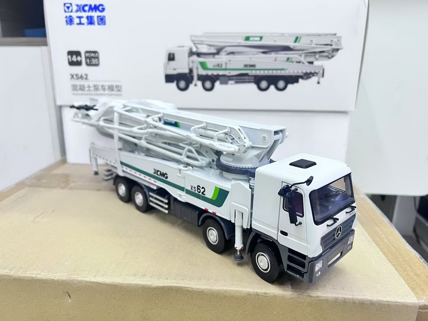1/35 MERCEDES ACTROS XCMG XS62 BETON POMPASI MAKETİ
