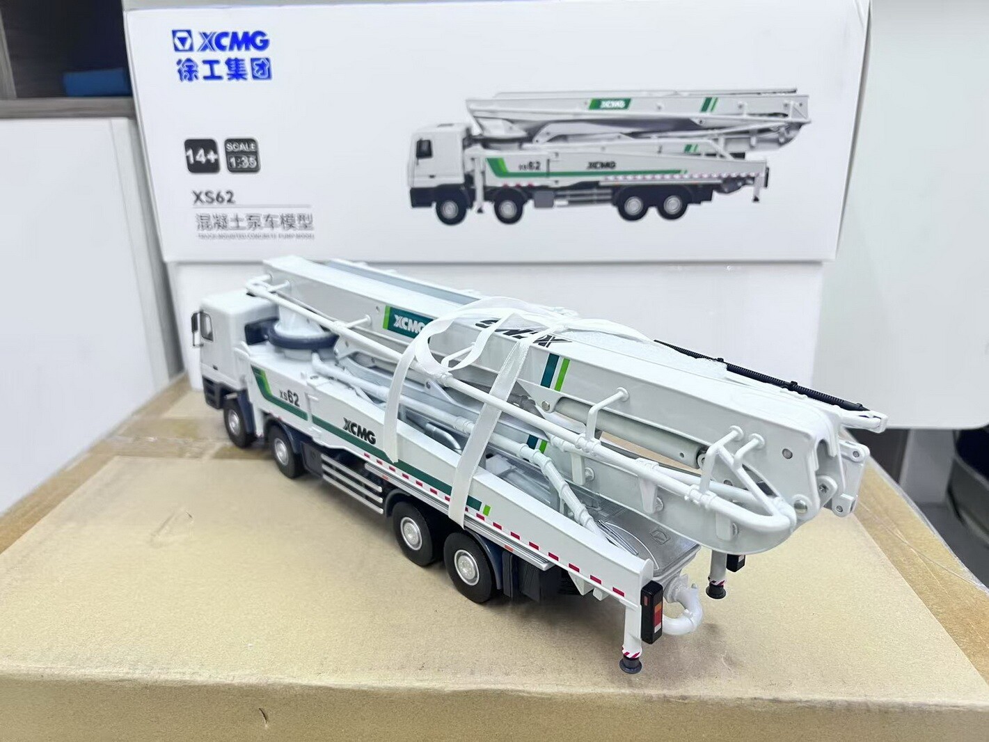 1/35 MERCEDES ACTROS XCMG XS62 BETON POMPASI MAKETİ