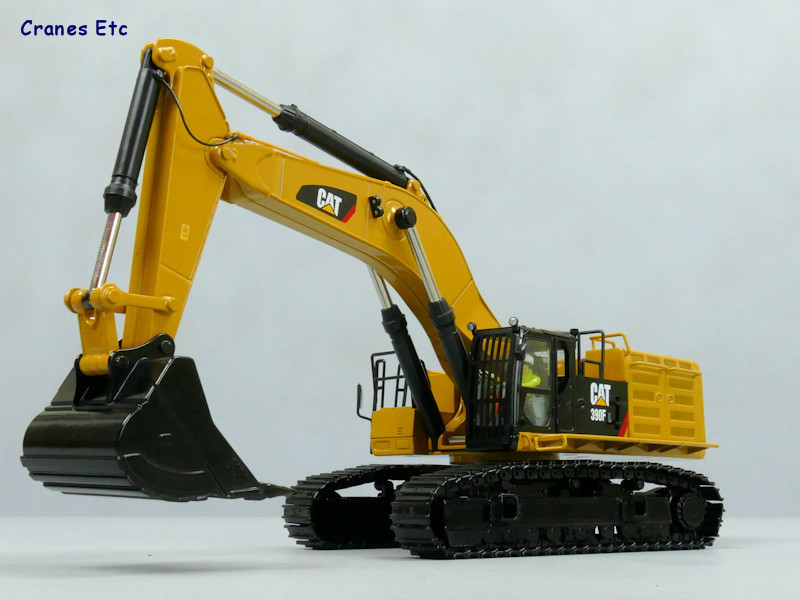 1/50 CAT 390F EKSKAVATÖR MAKETİ DM85284