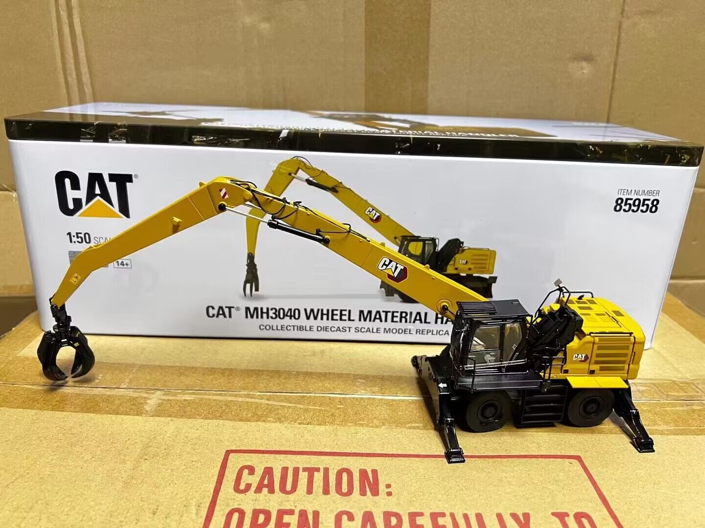 1/50 CAT MH3040 MALZEME TOPLAYICI EKSKAVATÖR MAKETİ DM85958