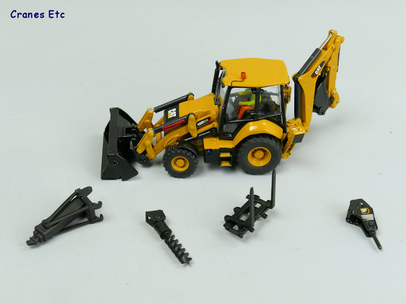1/50 CAT 420F2 IT BEKOLODER MAKETİ DM85233