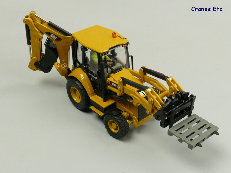 1/50 CAT 420F2 IT BEKOLODER MAKETİ DM85233