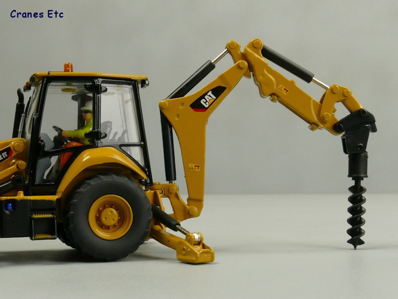 1/50 CAT 420F2 IT BEKOLODER MAKETİ DM85233